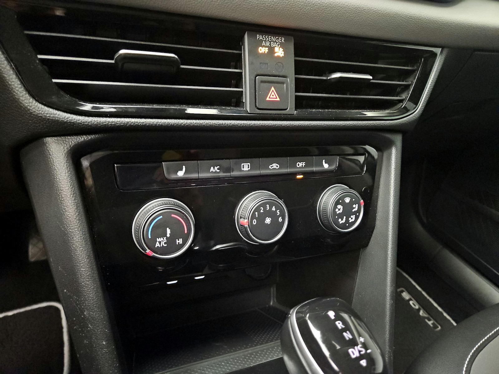 2023 Volkswagen Taos SE - Photo 17