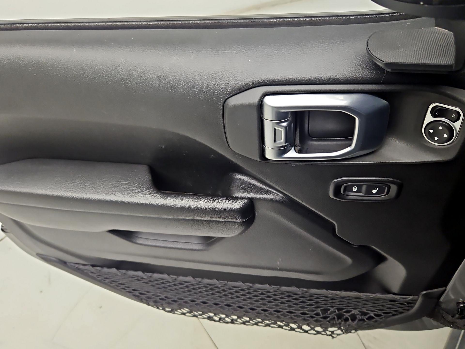 Thumbnail: 2023 Jeep Gladiator - 12