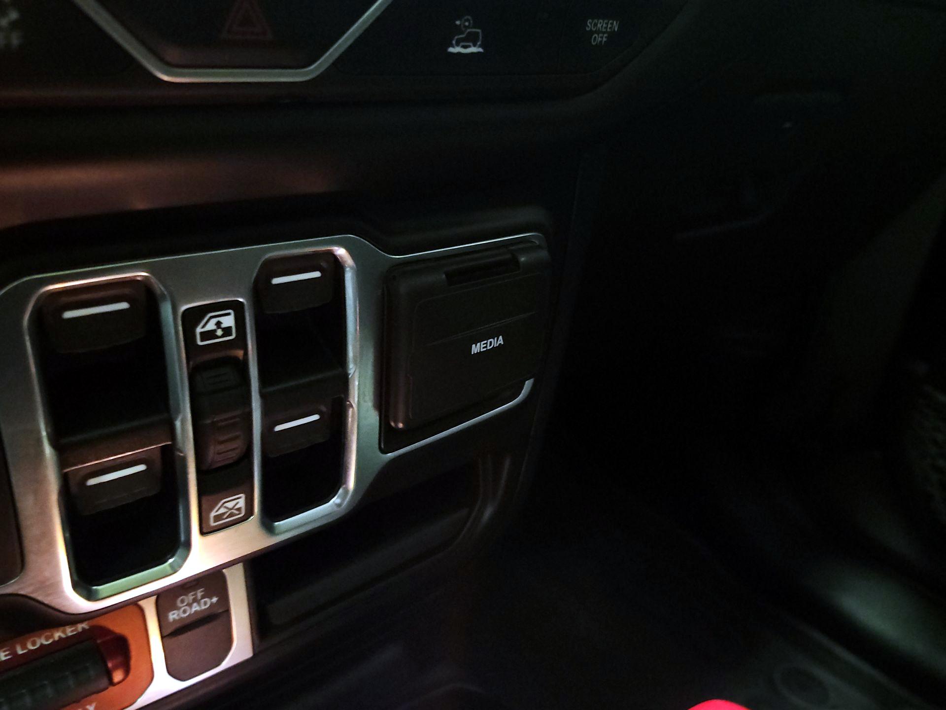 Thumbnail: 2023 Jeep Gladiator - 19