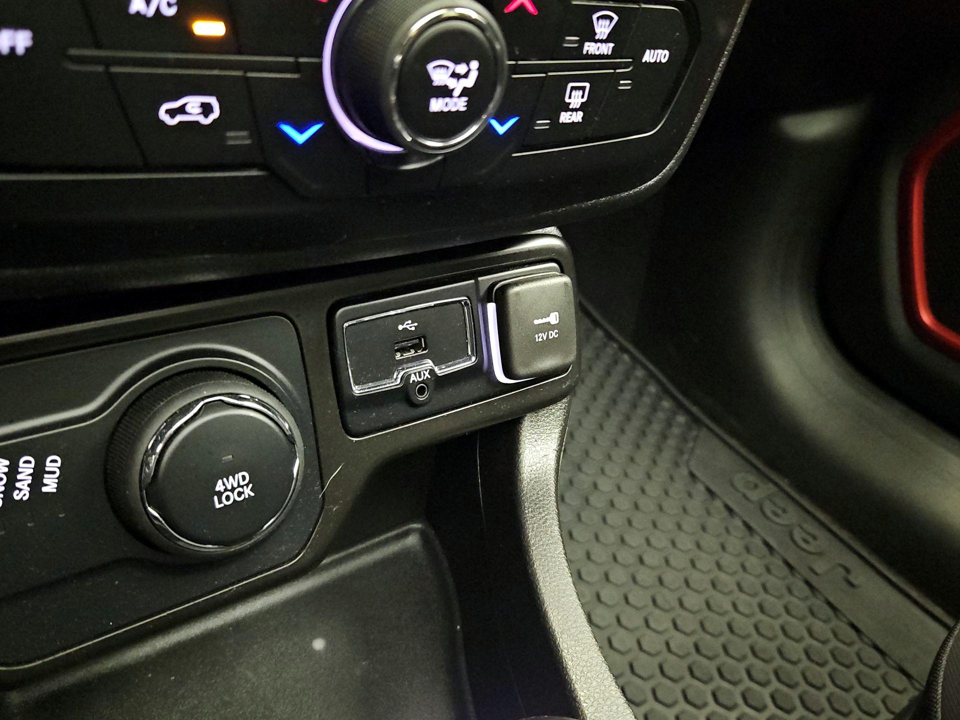 Thumbnail: 2023 Jeep Renegade - 19