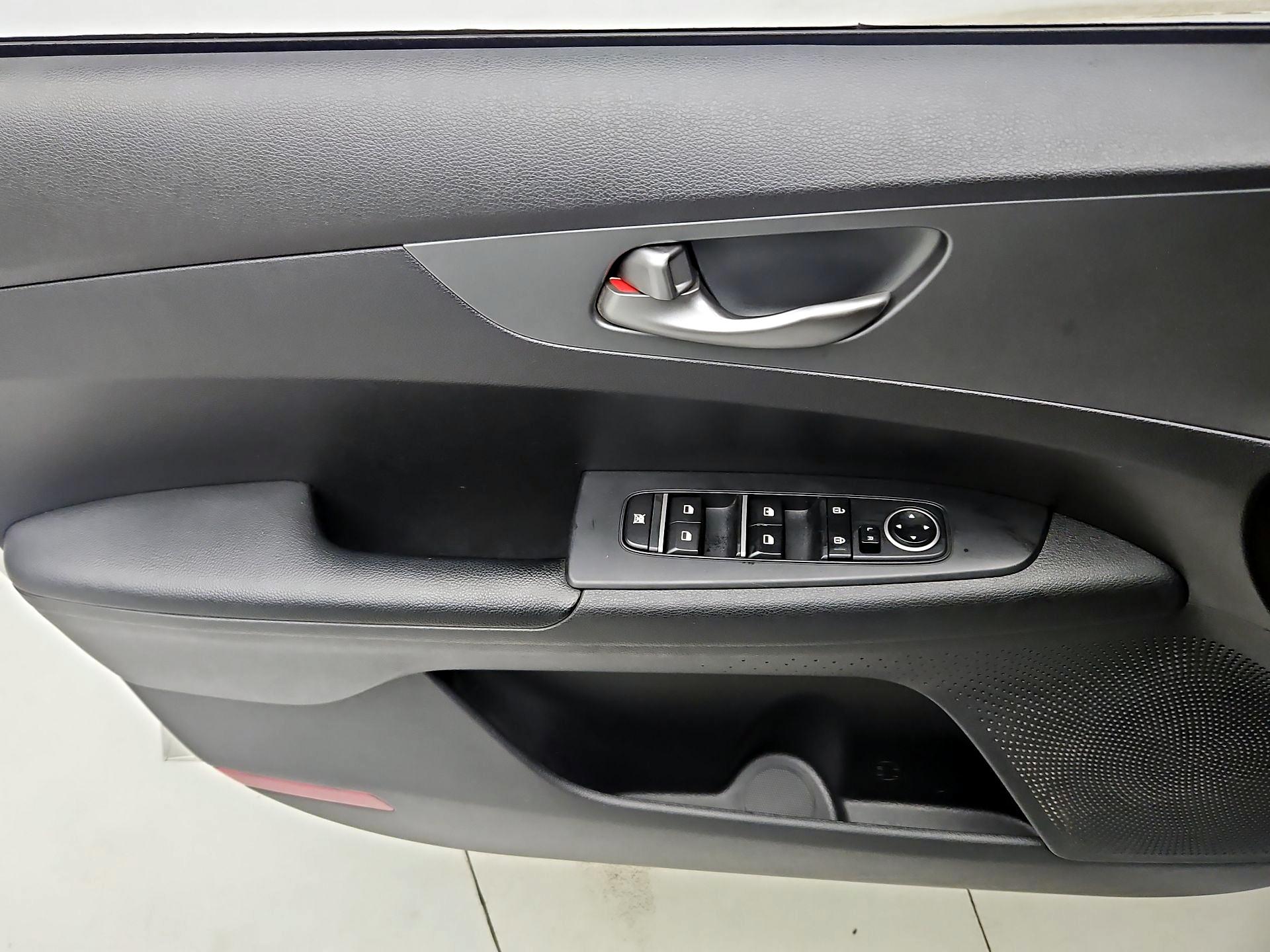 Thumbnail: 2021 Kia Forte - 12