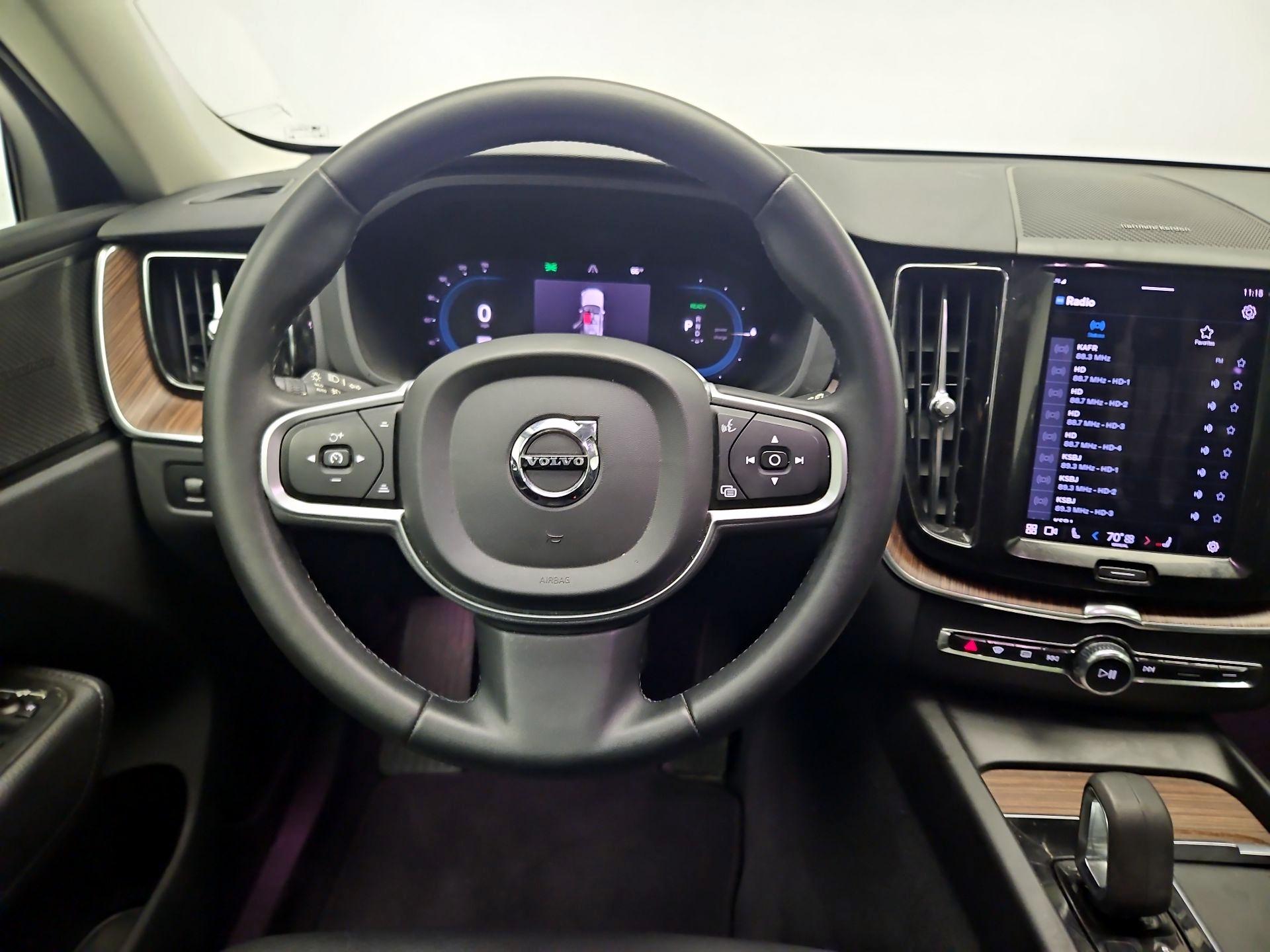 Thumbnail: 2022 Volvo XC60 - 10