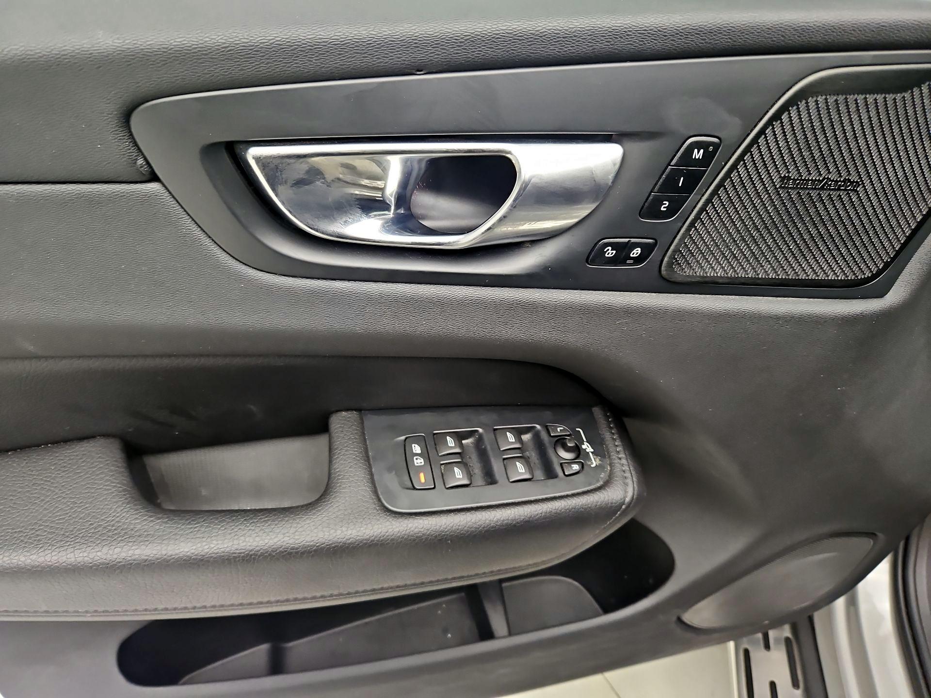 Thumbnail: 2022 Volvo XC60 - 12