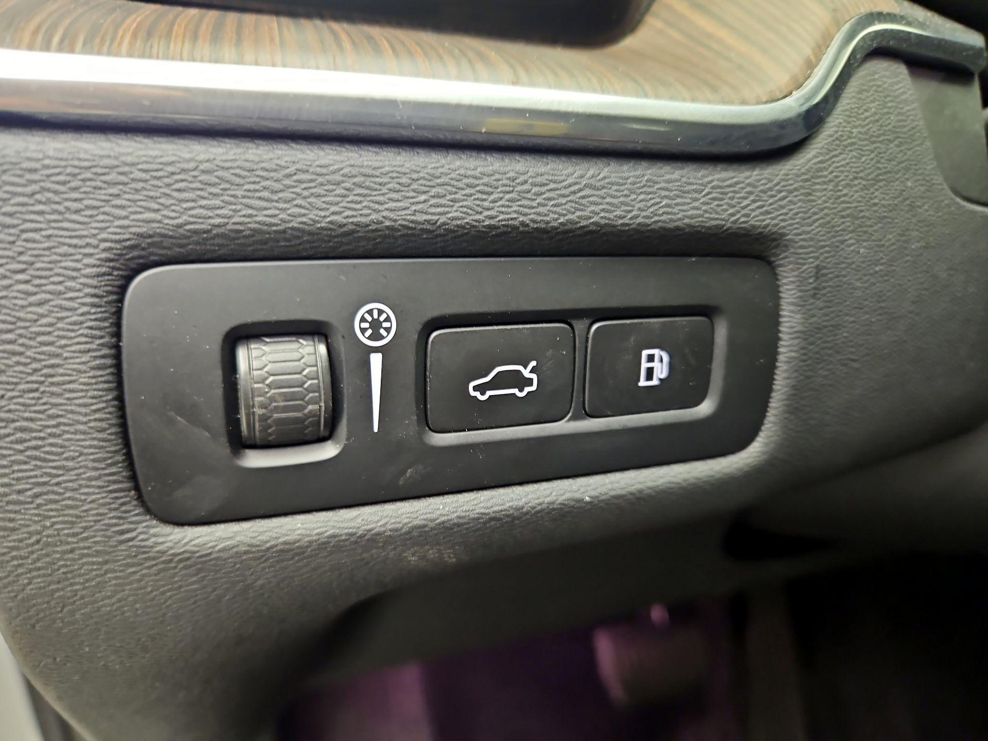 Thumbnail: 2022 Volvo XC60 - 13