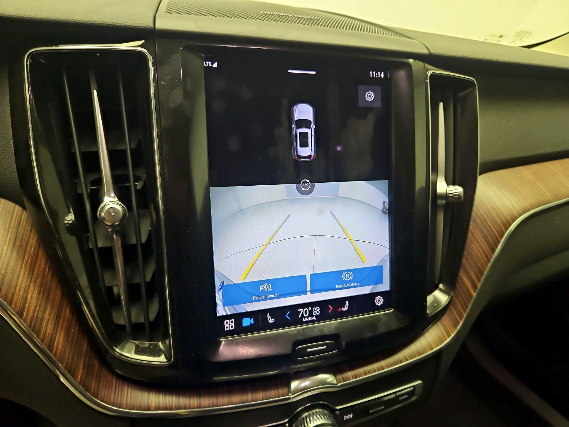 Thumbnail: 2022 Volvo XC60 - 14