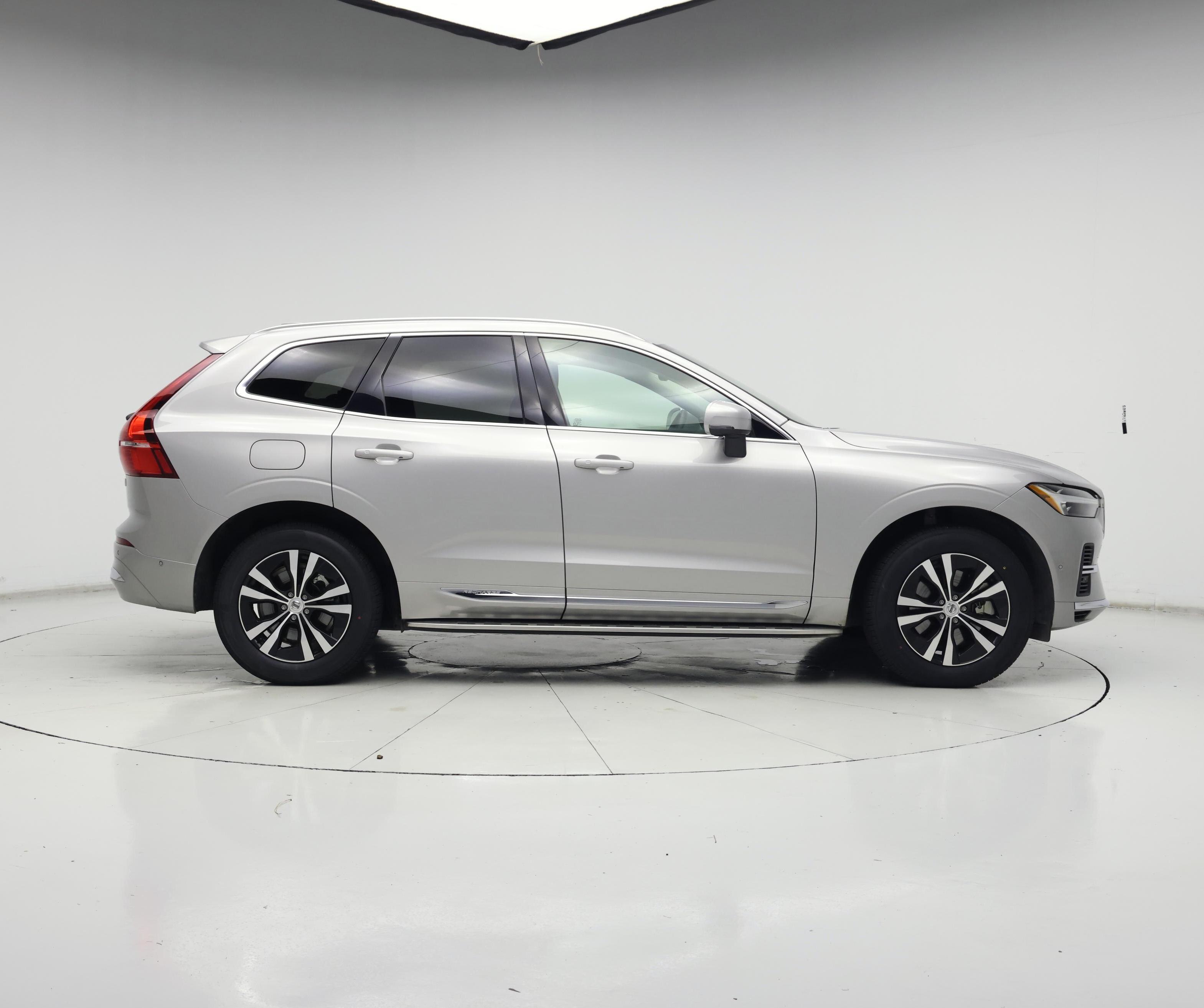 Thumbnail: 2022 Volvo XC60 - 7