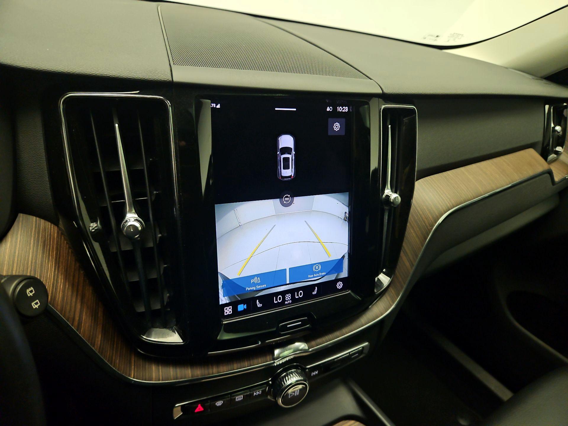 Thumbnail: 2022 Volvo XC60 - 14