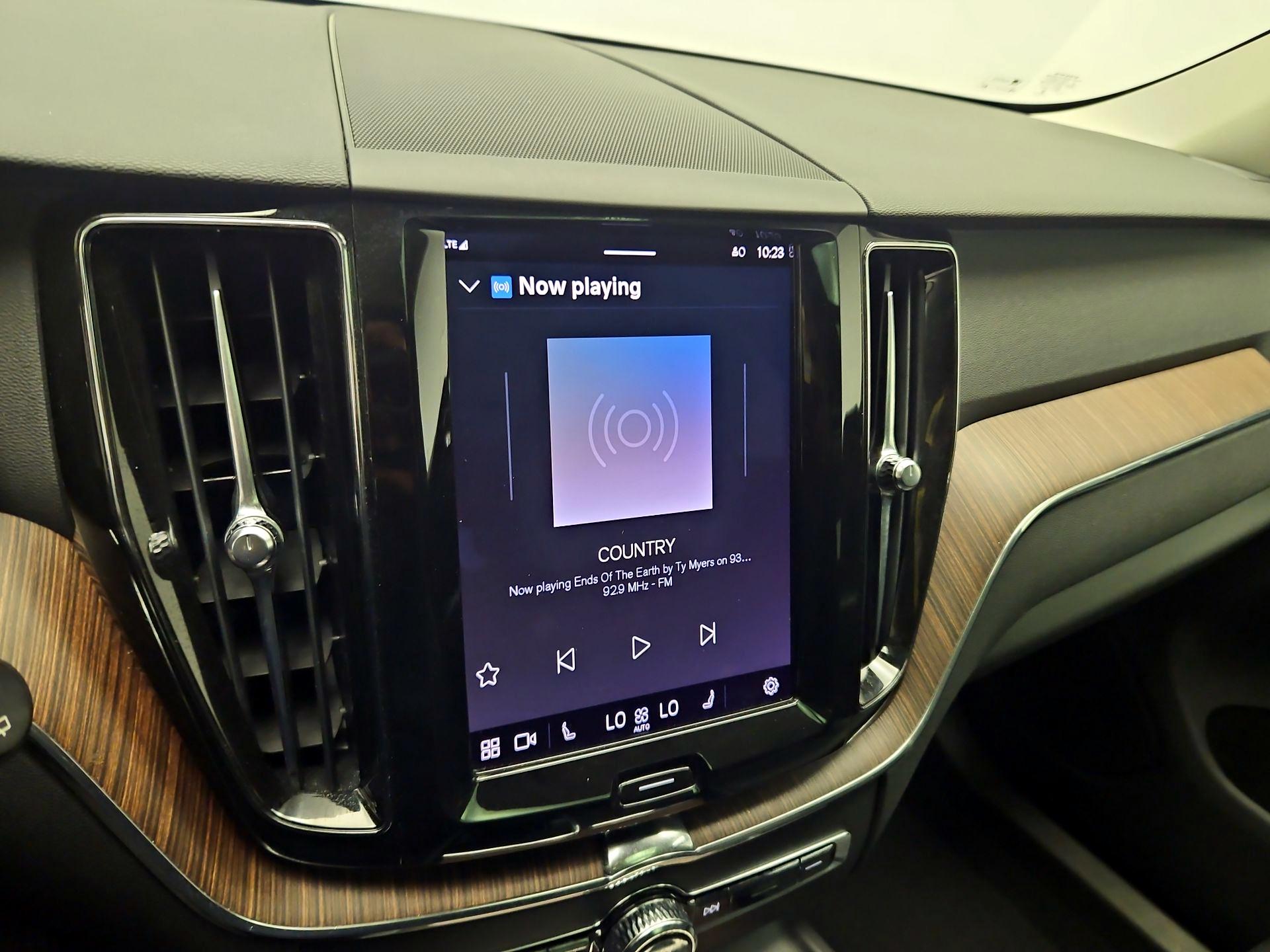 Thumbnail: 2022 Volvo XC60 - 15