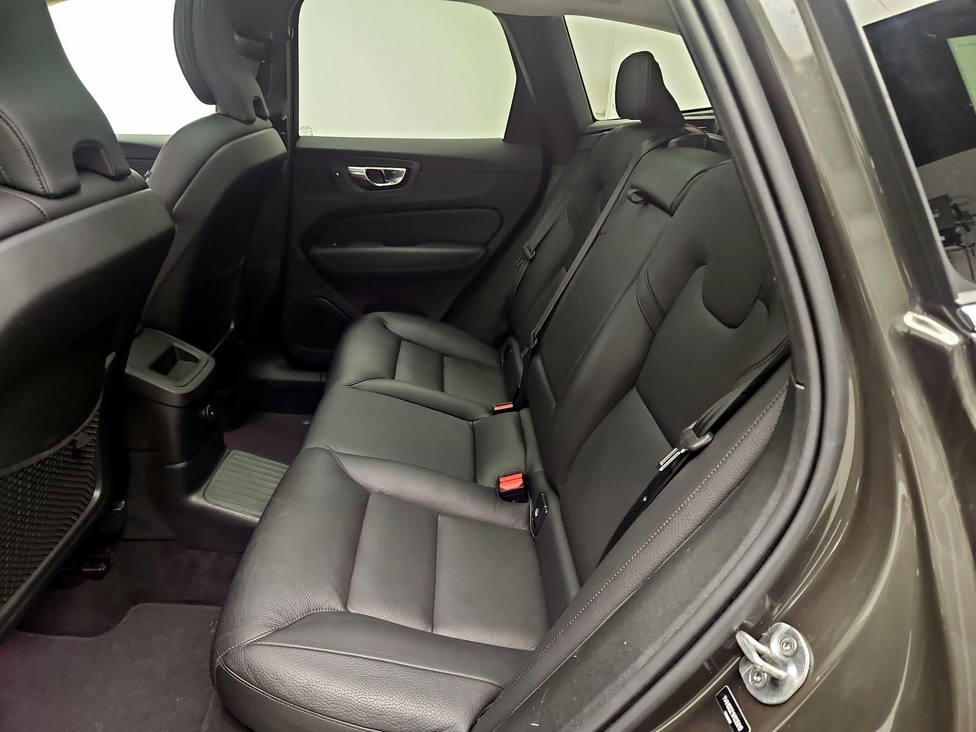 Thumbnail: 2022 Volvo XC60 - 20