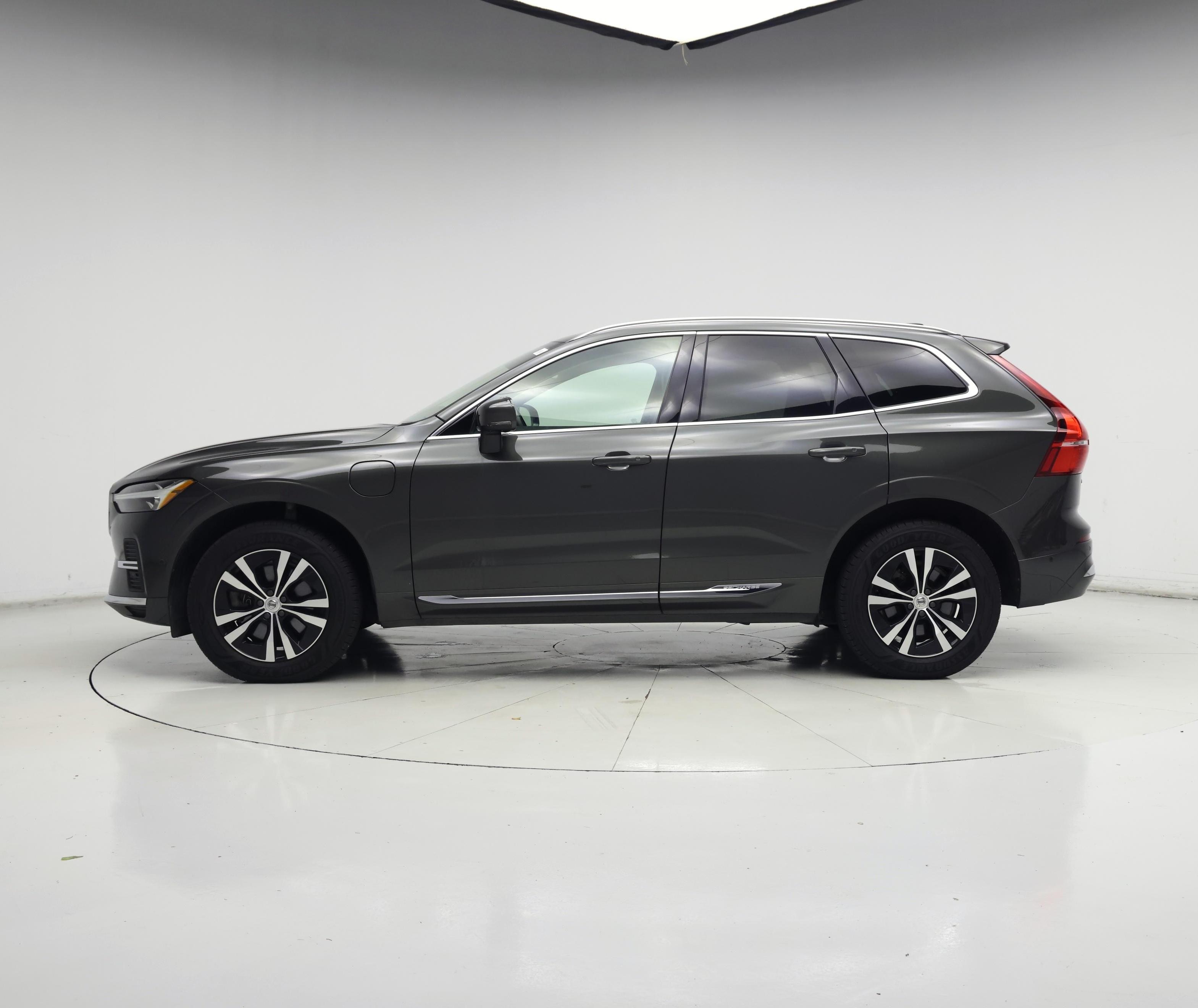 Thumbnail: 2022 Volvo XC60 - 3