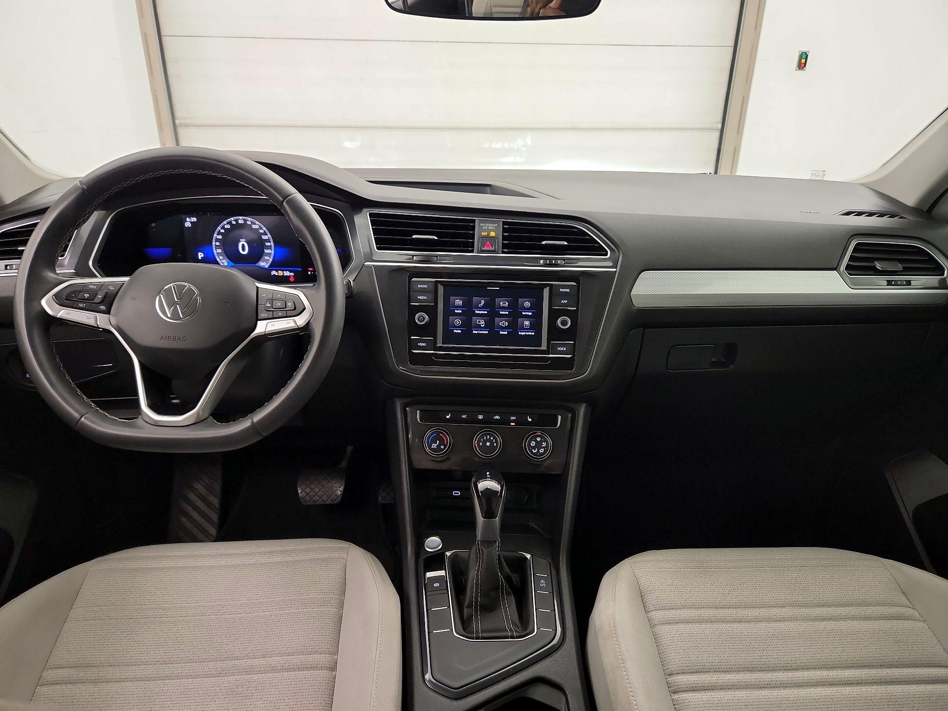 Thumbnail: 2023 Volkswagen Tiguan - 9