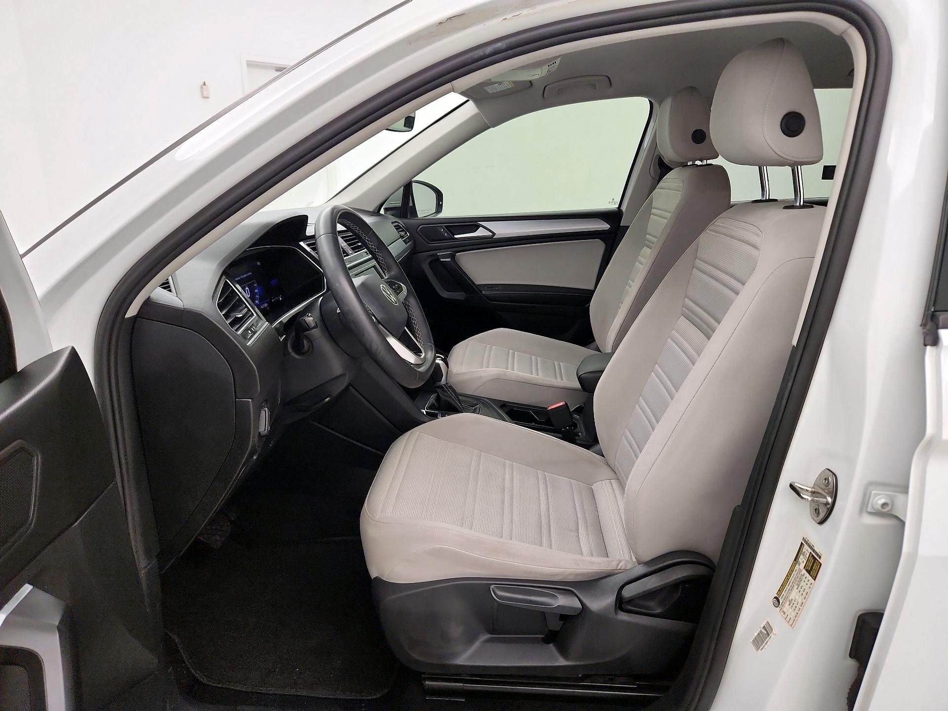 Thumbnail: 2023 Volkswagen Tiguan - 11