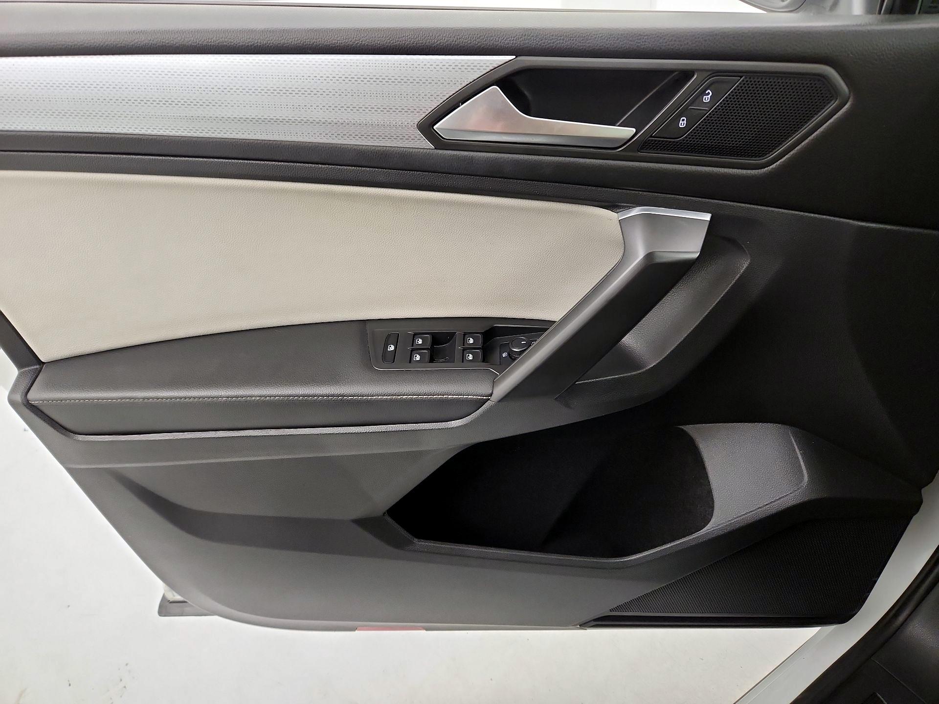 Thumbnail: 2023 Volkswagen Tiguan - 12