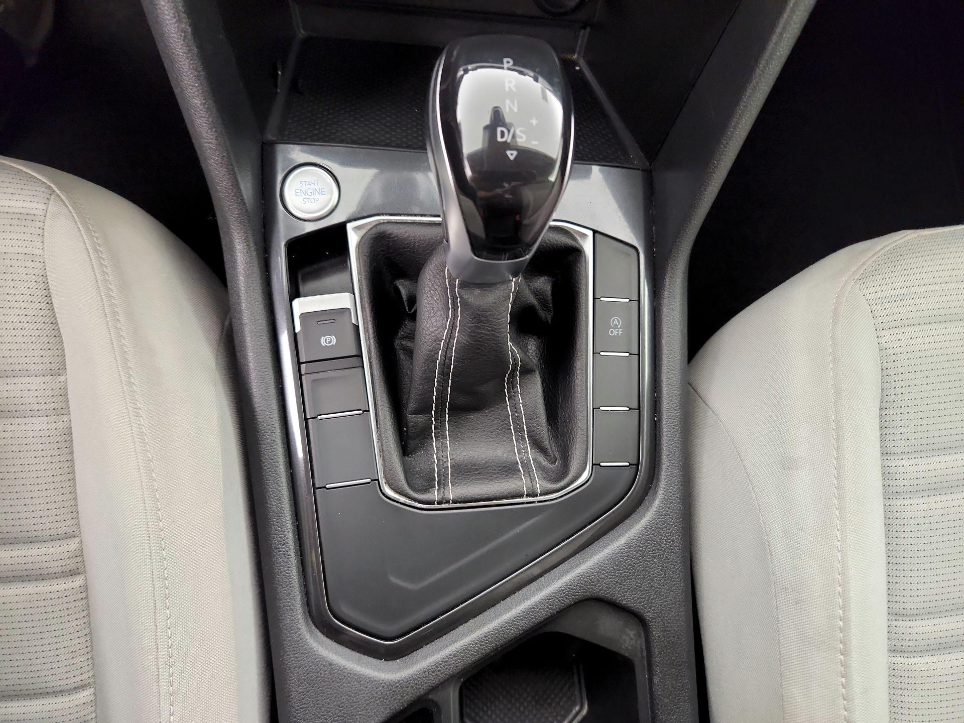 Thumbnail: 2023 Volkswagen Tiguan - 17