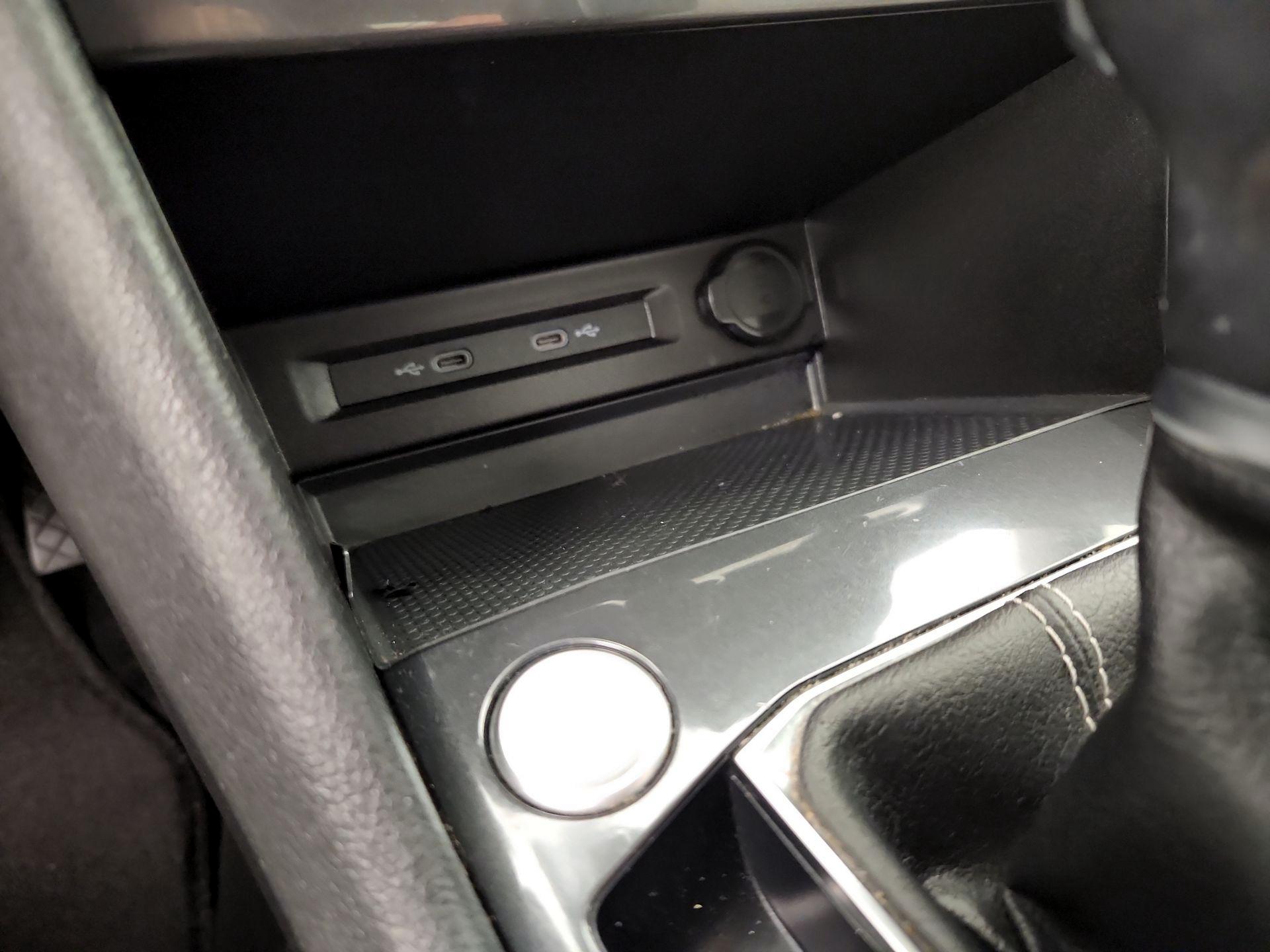 Thumbnail: 2023 Volkswagen Tiguan - 18