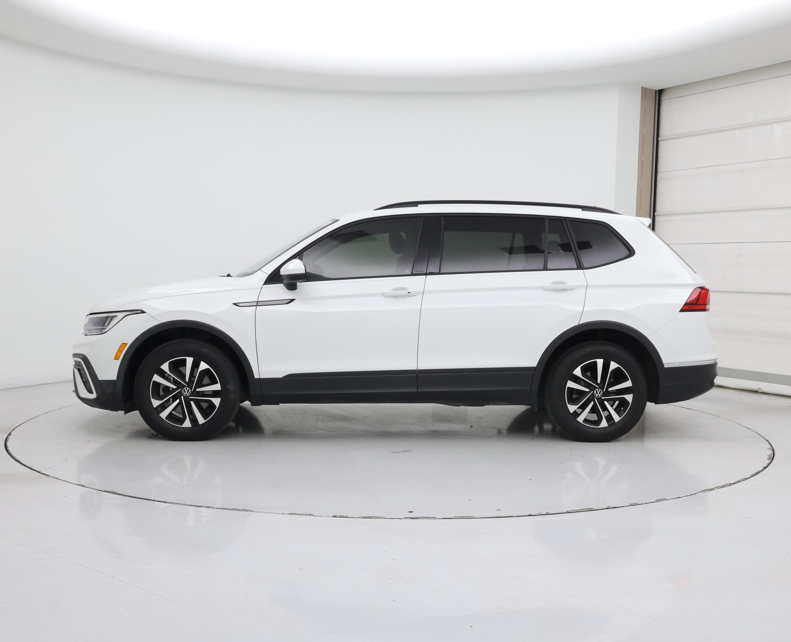 Thumbnail: 2023 Volkswagen Tiguan - 3