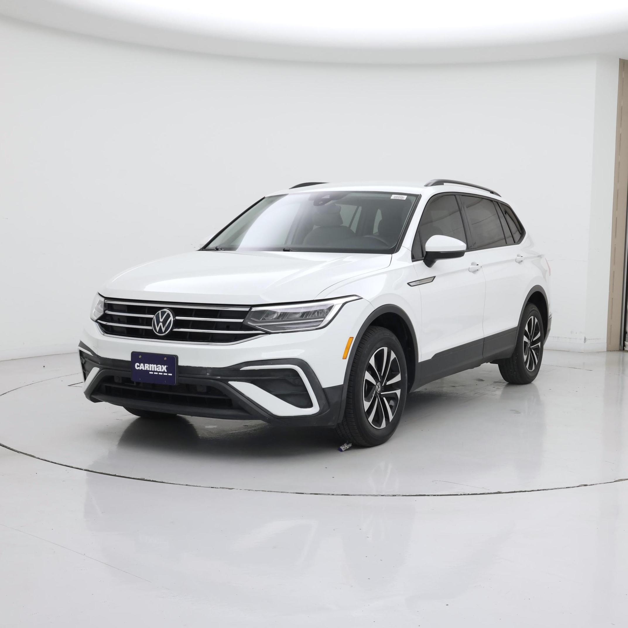 Thumbnail: 2023 Volkswagen Tiguan - 4