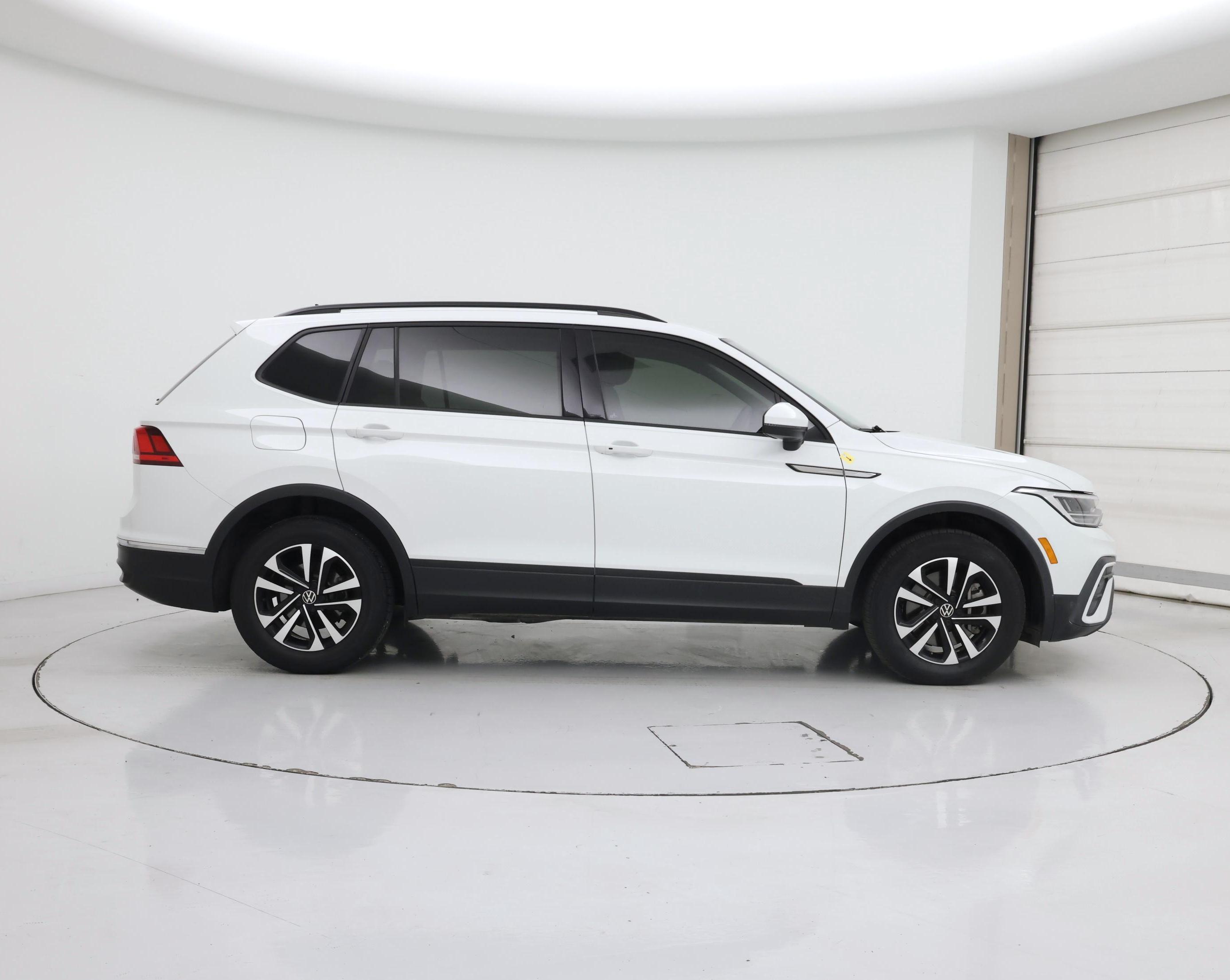 Thumbnail: 2023 Volkswagen Tiguan - 7
