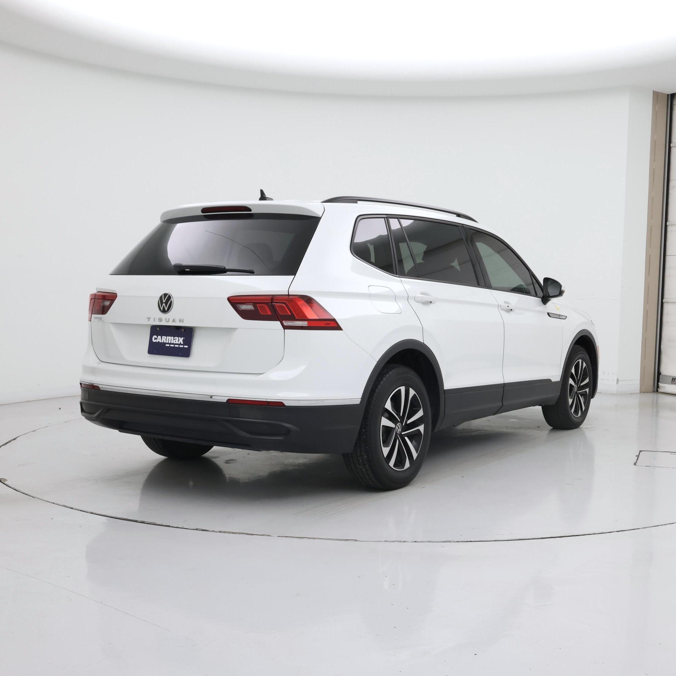 Thumbnail: 2023 Volkswagen Tiguan - 8