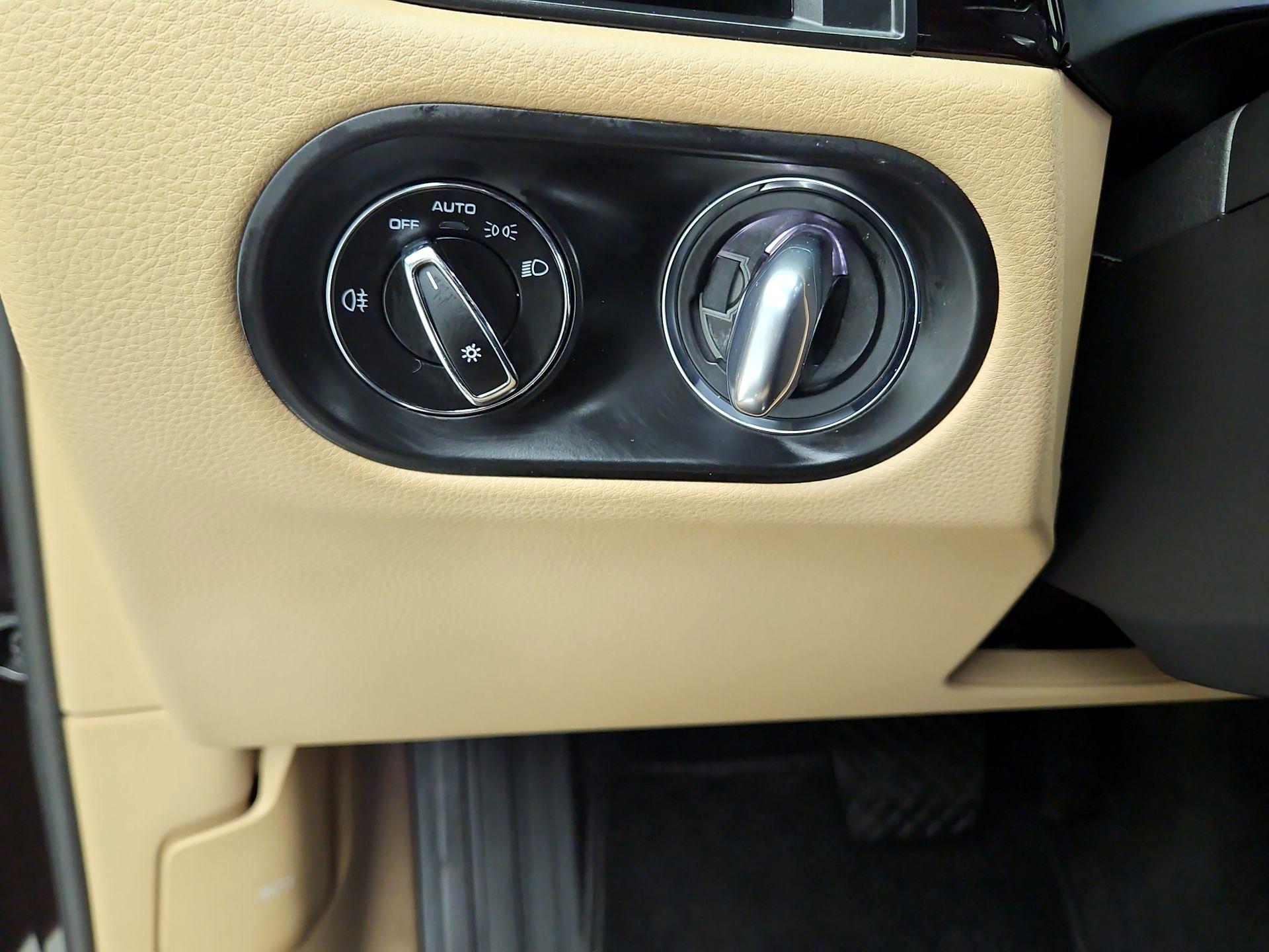 Thumbnail: 2021 Porsche Macan - 13