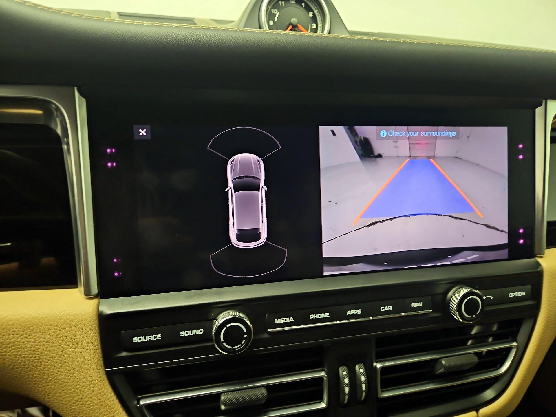 Thumbnail: 2021 Porsche Macan - 15