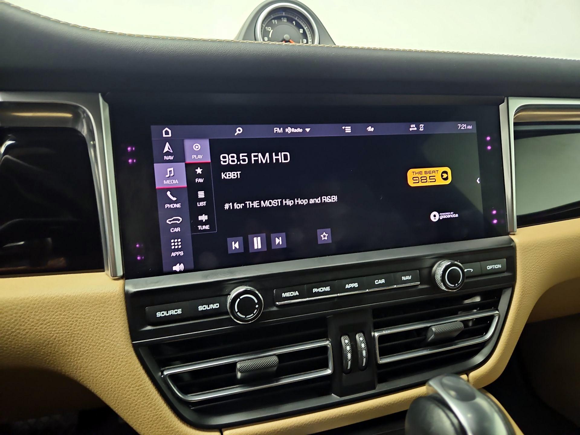 Thumbnail: 2021 Porsche Macan - 16