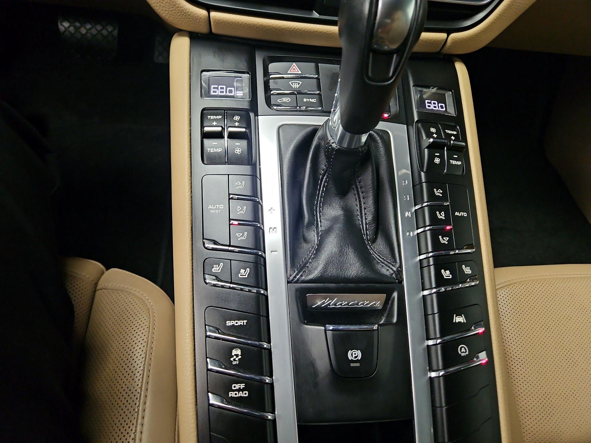 Thumbnail: 2021 Porsche Macan - 17