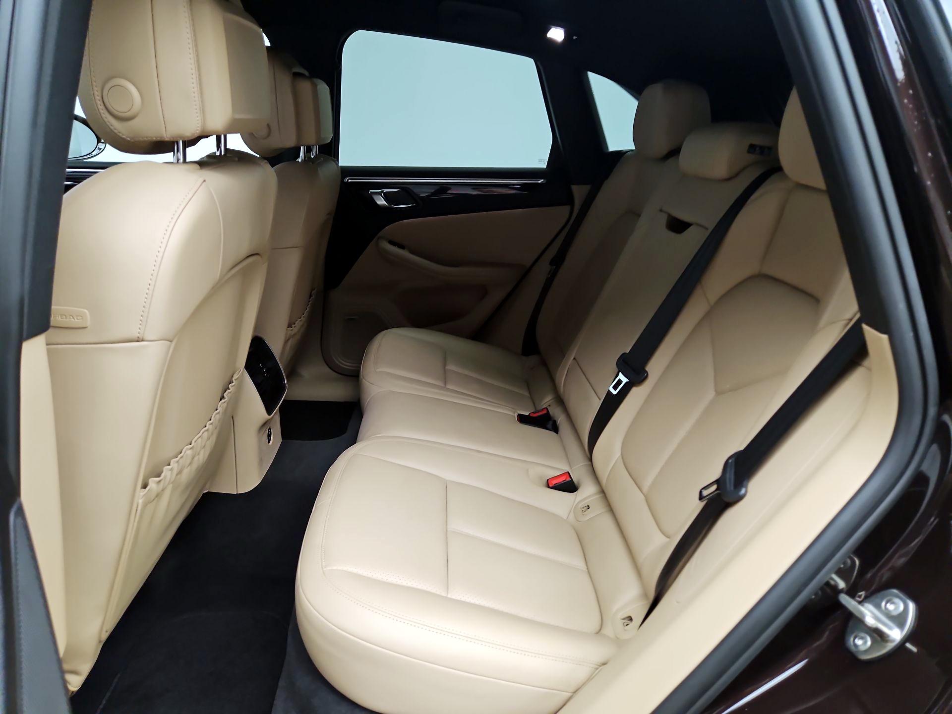 Thumbnail: 2021 Porsche Macan - 20