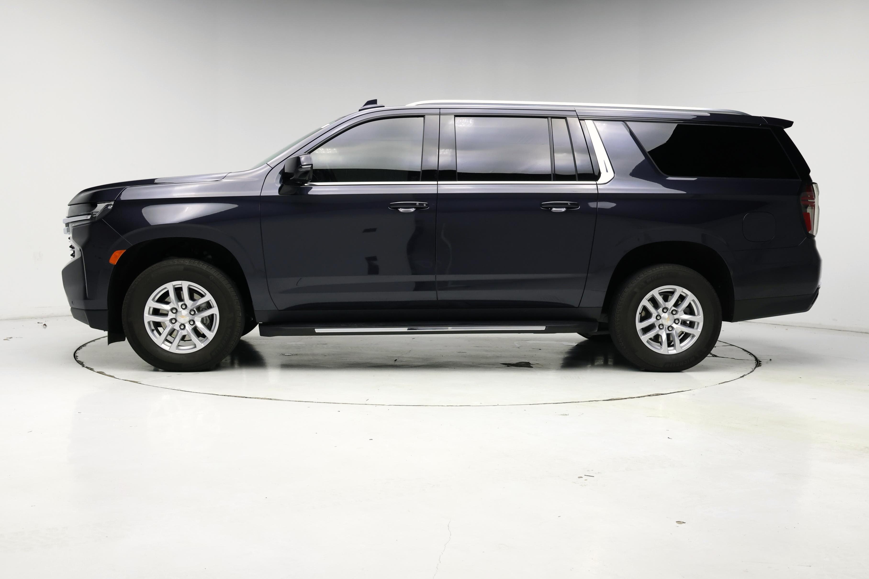 Thumbnail: 2024 Chevrolet Suburban - 3