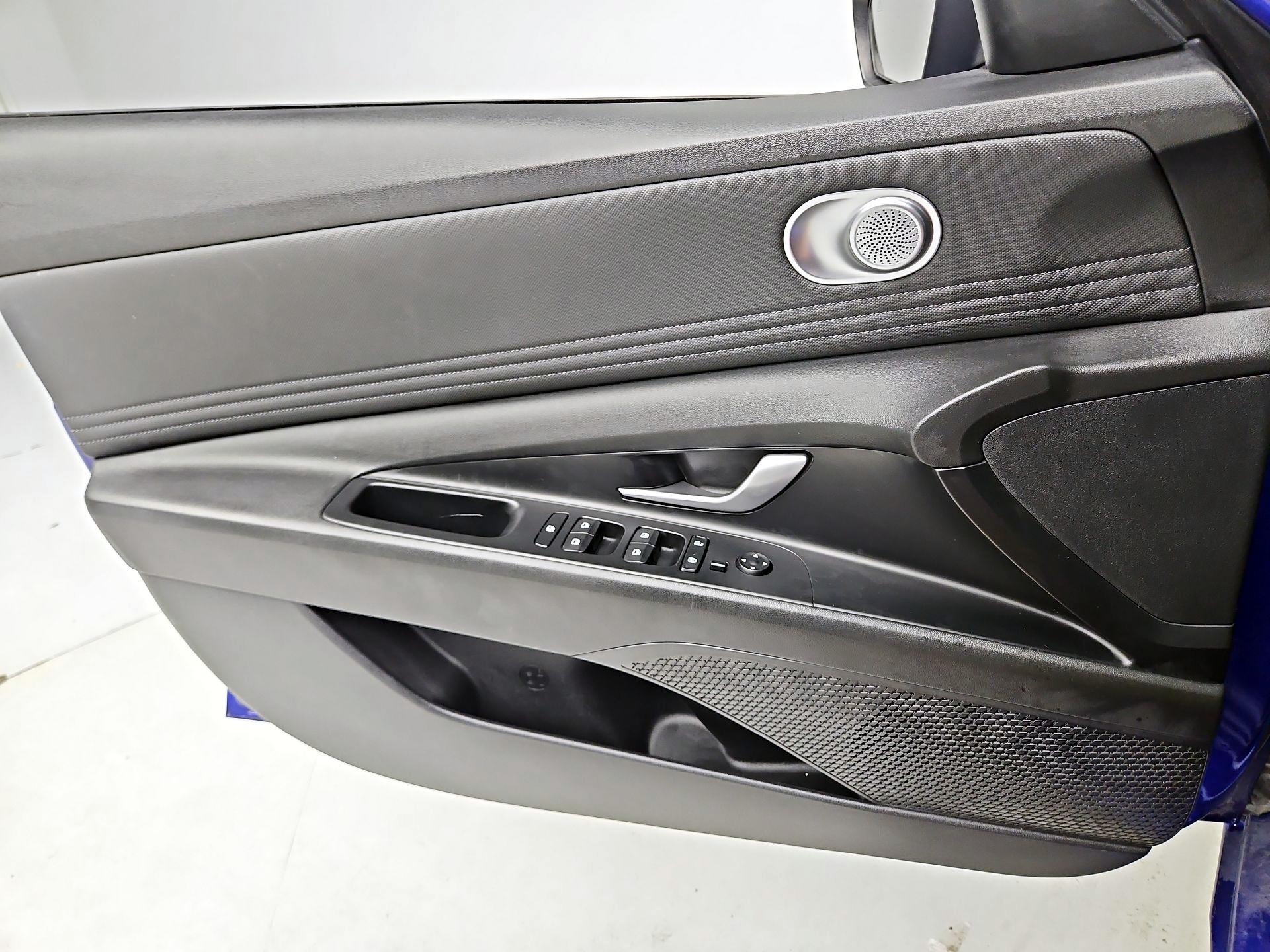 Thumbnail: 2023 Hyundai Elantra - 12