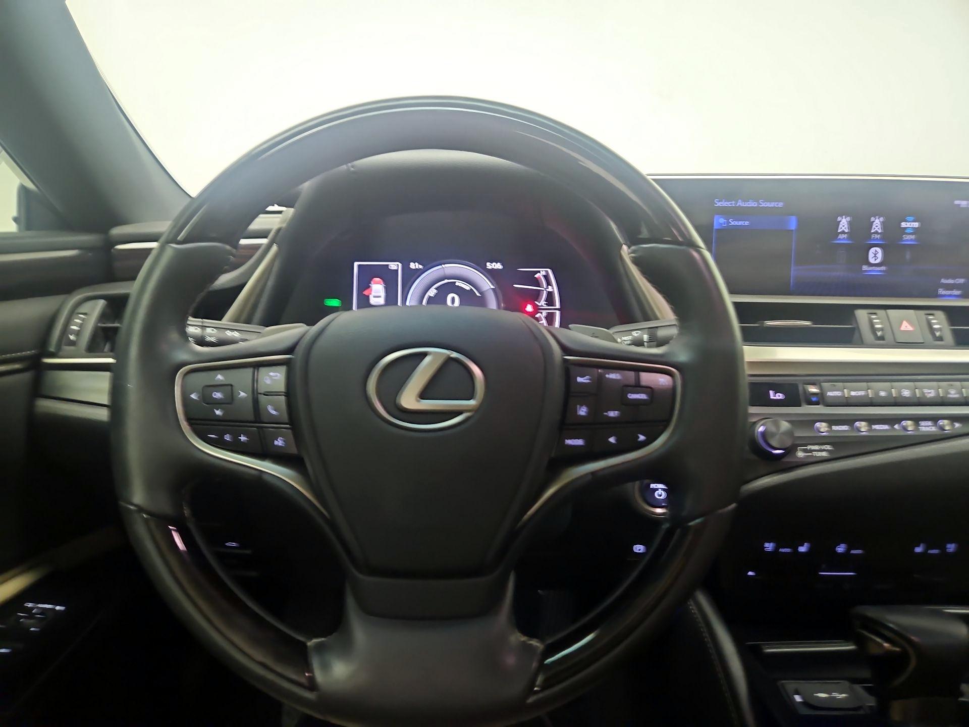 Thumbnail: 2020 Lexus ES - 10