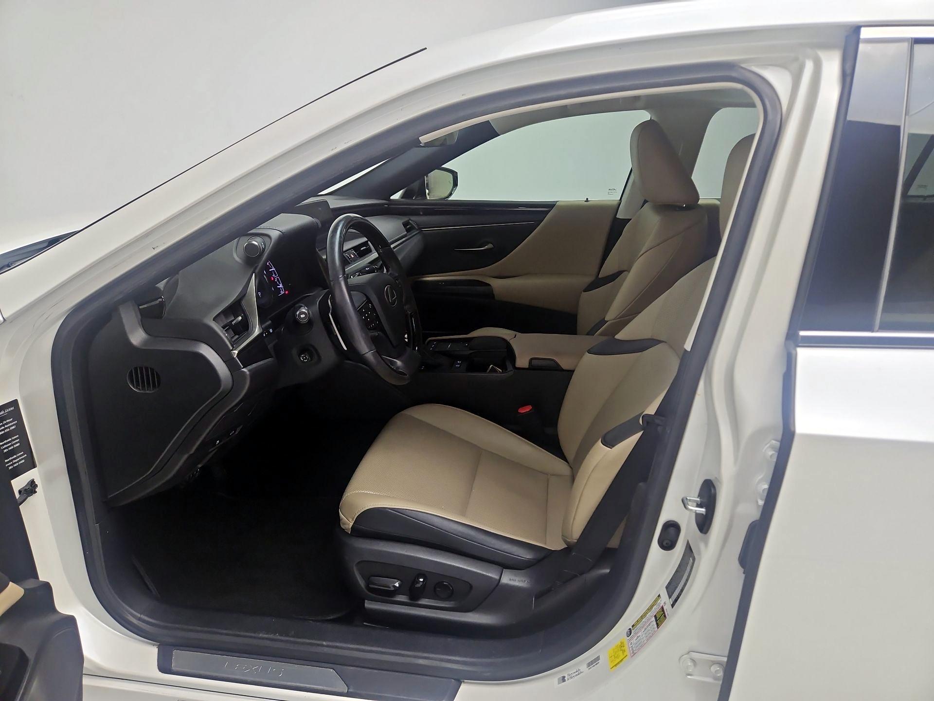 Thumbnail: 2020 Lexus ES - 11