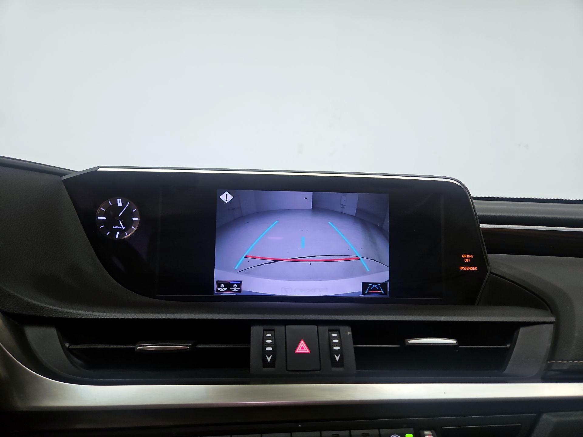 Thumbnail: 2020 Lexus ES - 14