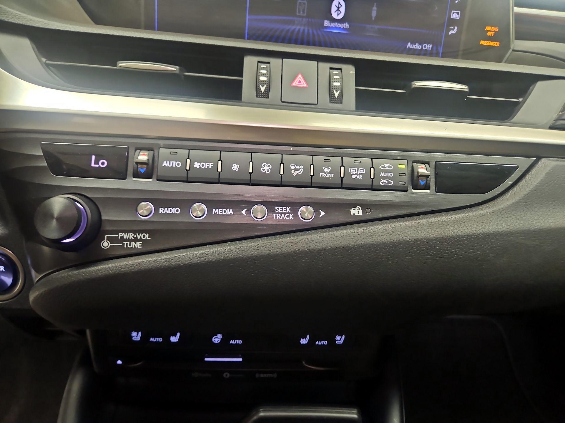 Thumbnail: 2020 Lexus ES - 16