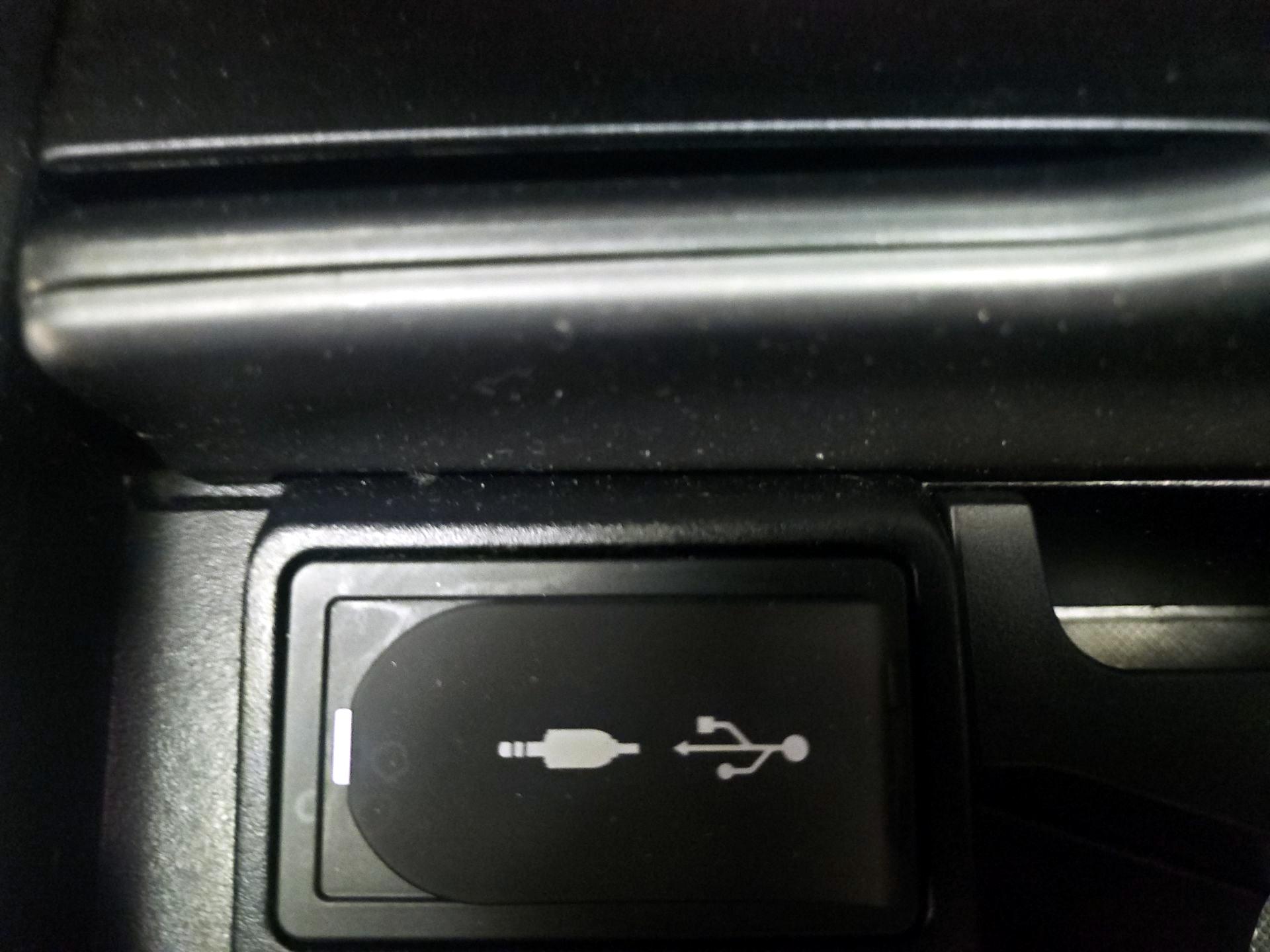 Thumbnail: 2020 Lexus ES - 18