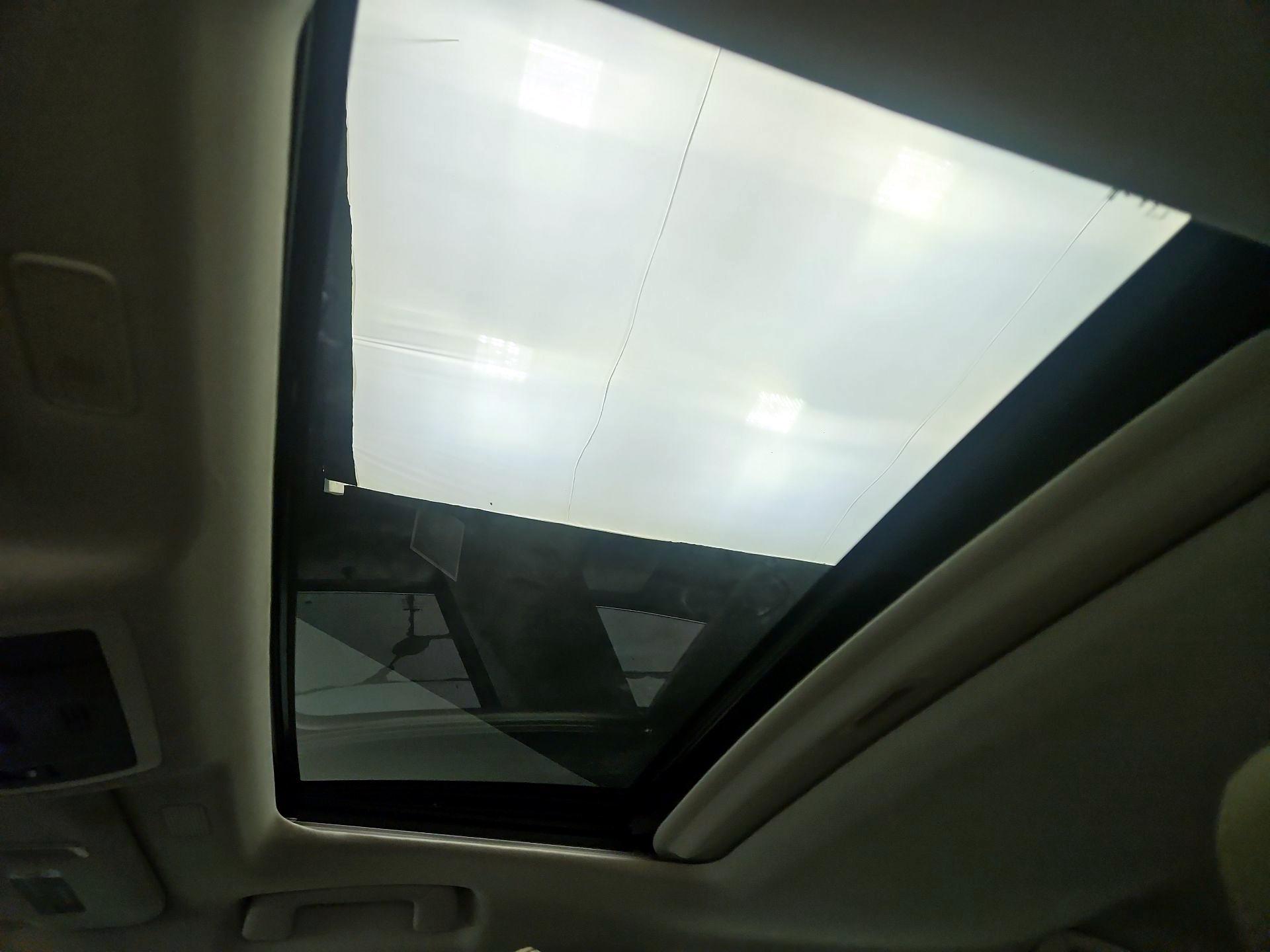 Thumbnail: 2020 Lexus ES - 19