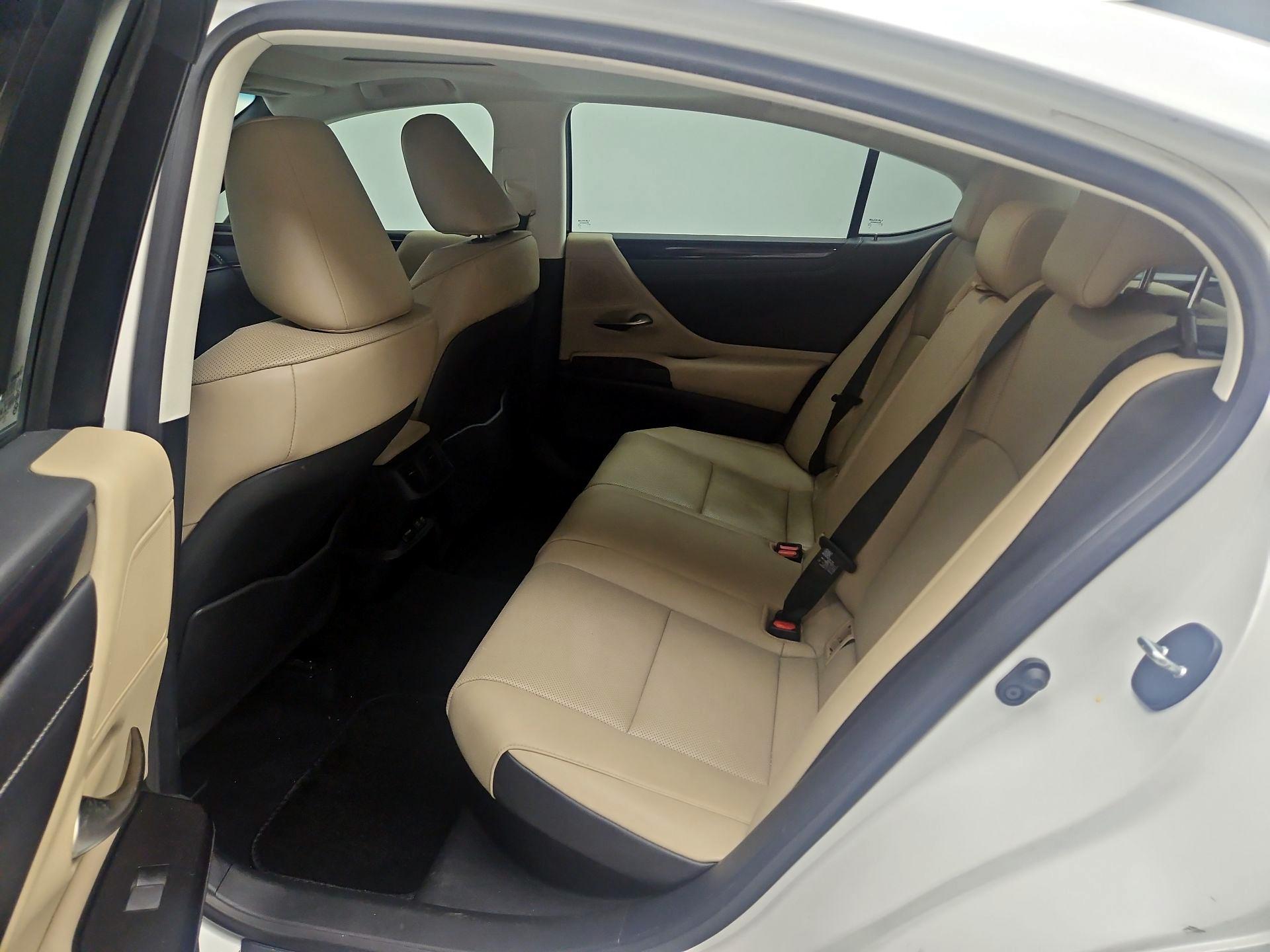 Thumbnail: 2020 Lexus ES - 20