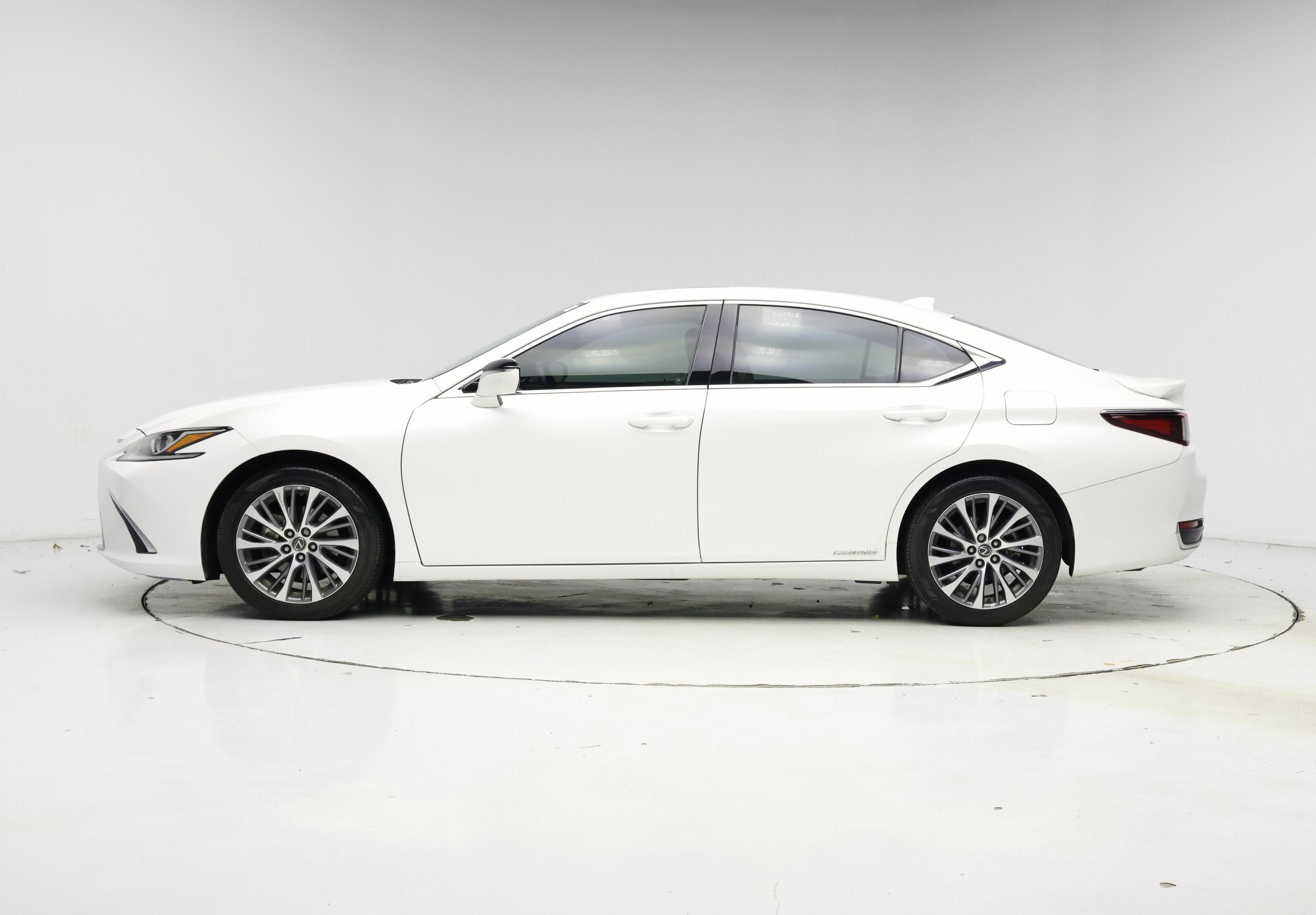 Thumbnail: 2020 Lexus ES - 3