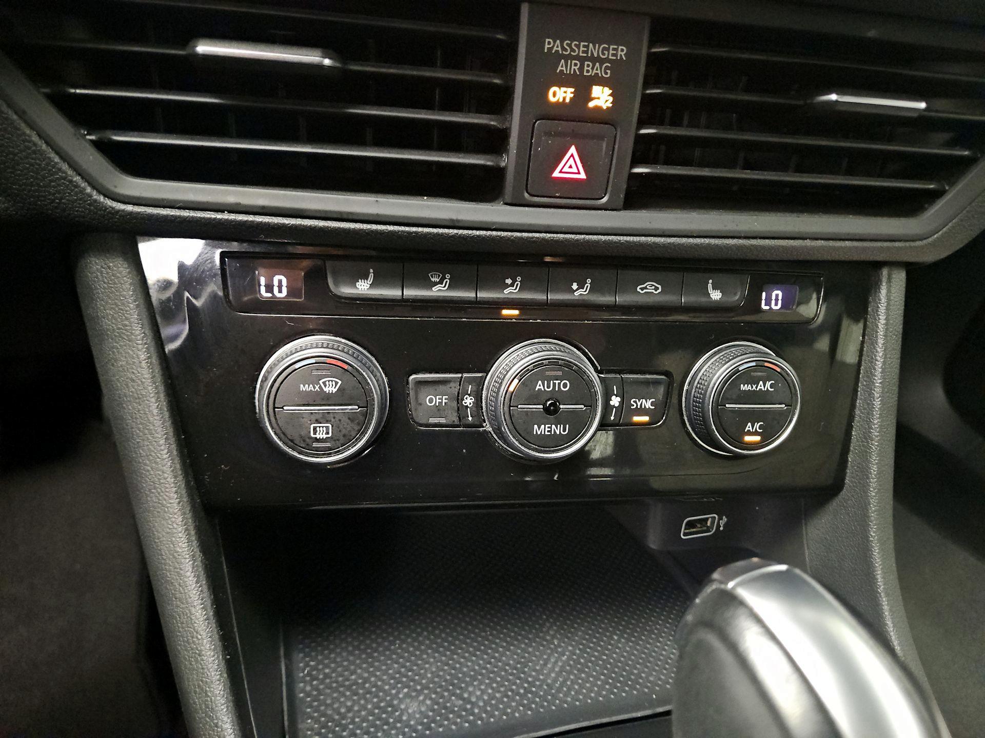 Thumbnail: 2019 Volkswagen Jetta - 16