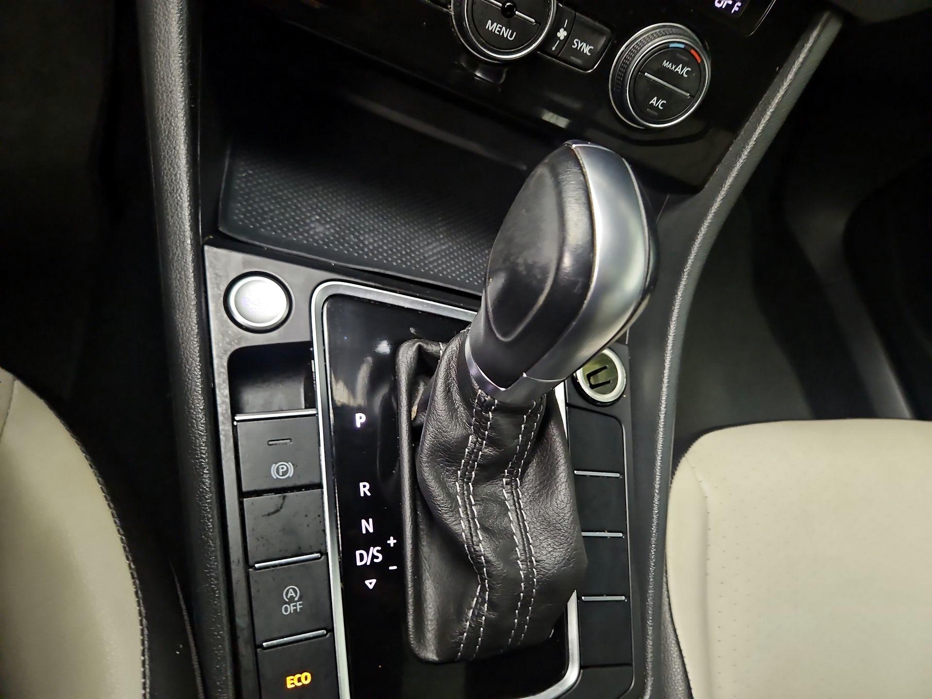 Thumbnail: 2019 Volkswagen Jetta - 17