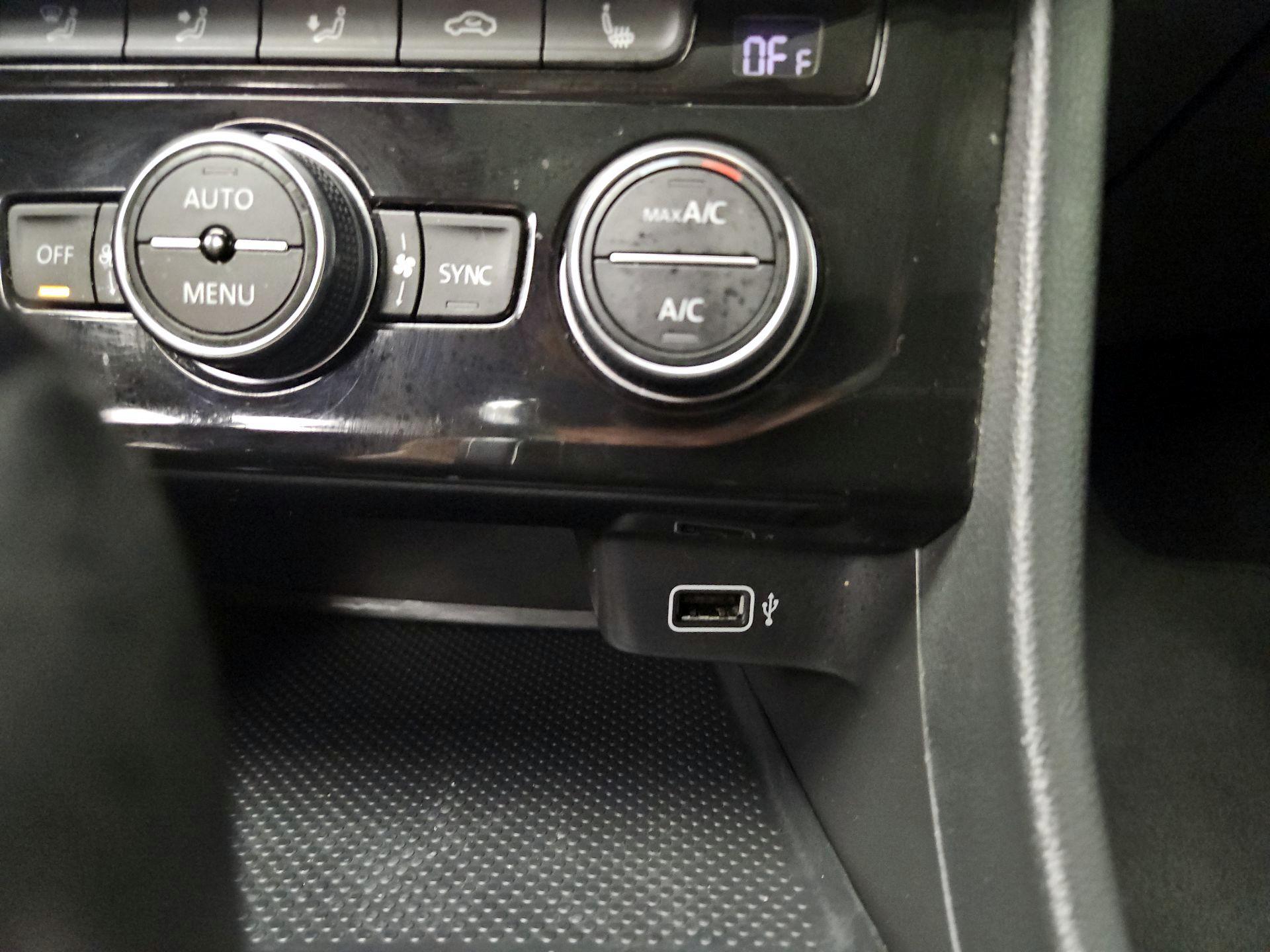 Thumbnail: 2019 Volkswagen Jetta - 18