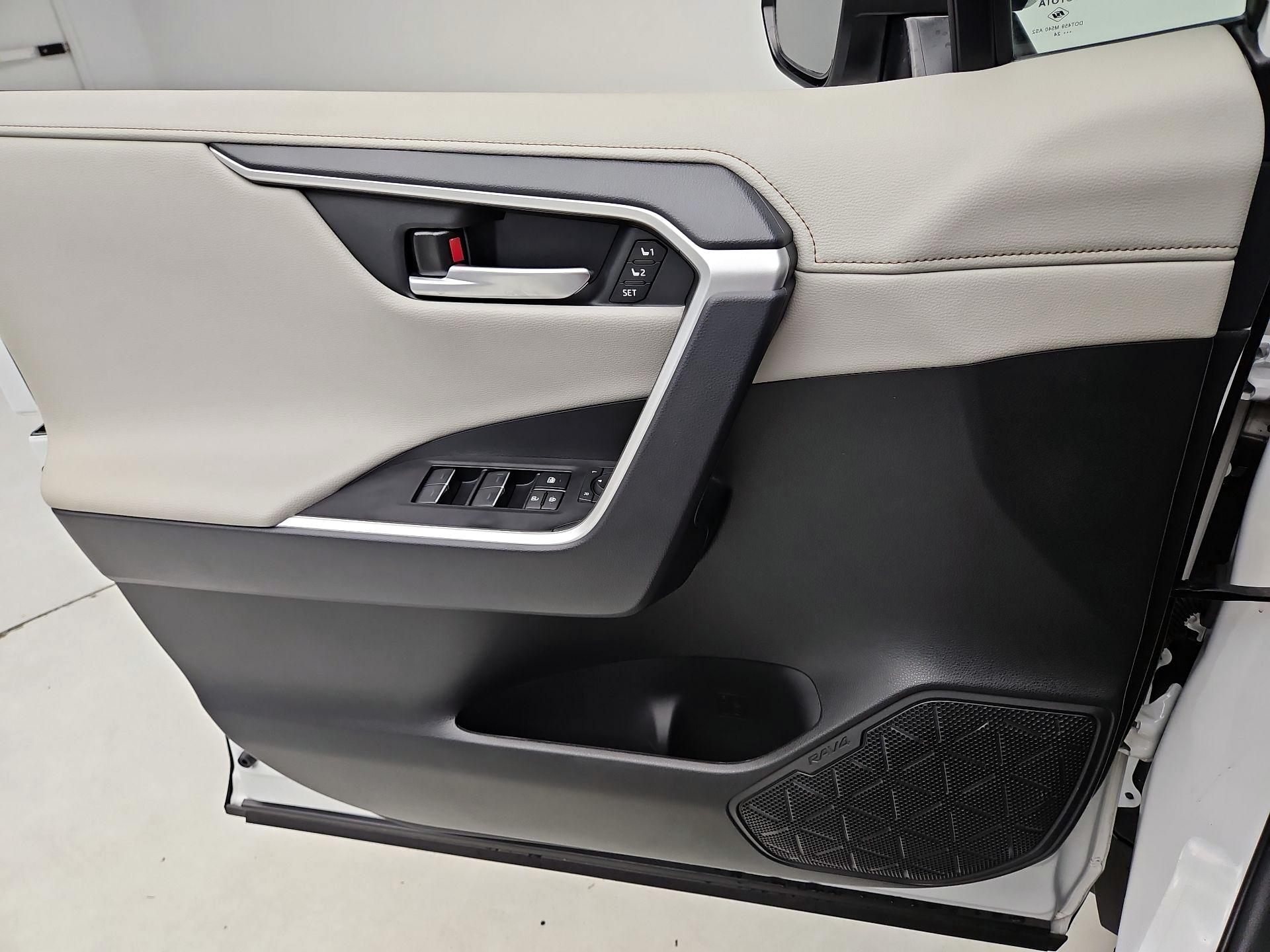 Thumbnail: 2024 Toyota RAV4 - 12