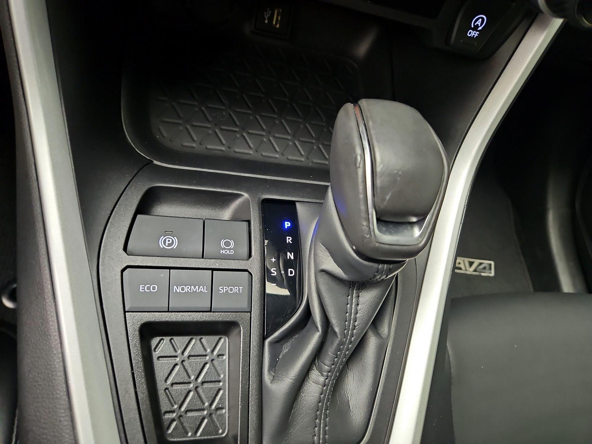 Thumbnail: 2024 Toyota RAV4 - 17