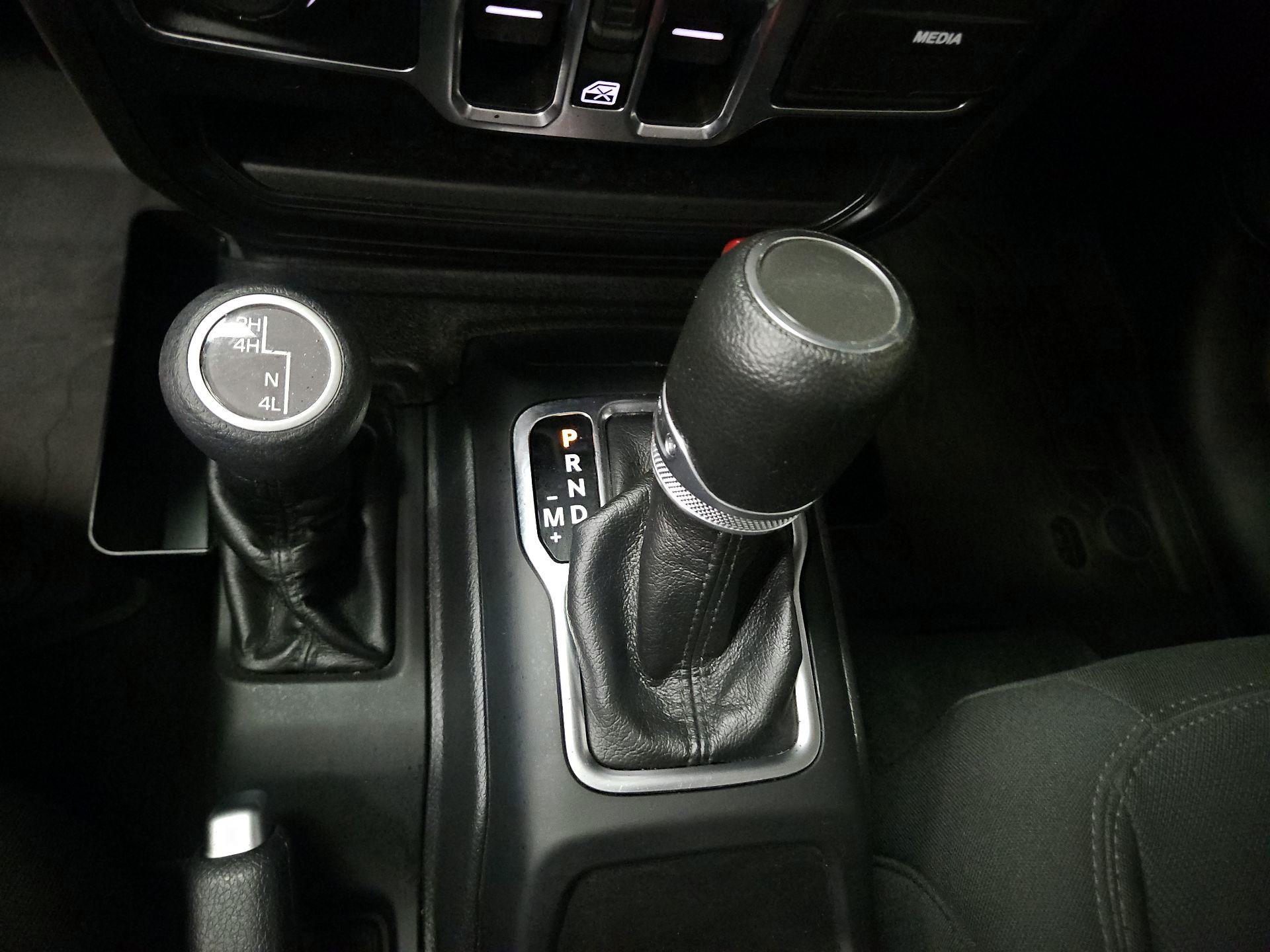 Thumbnail: 2022 Jeep Gladiator - 17