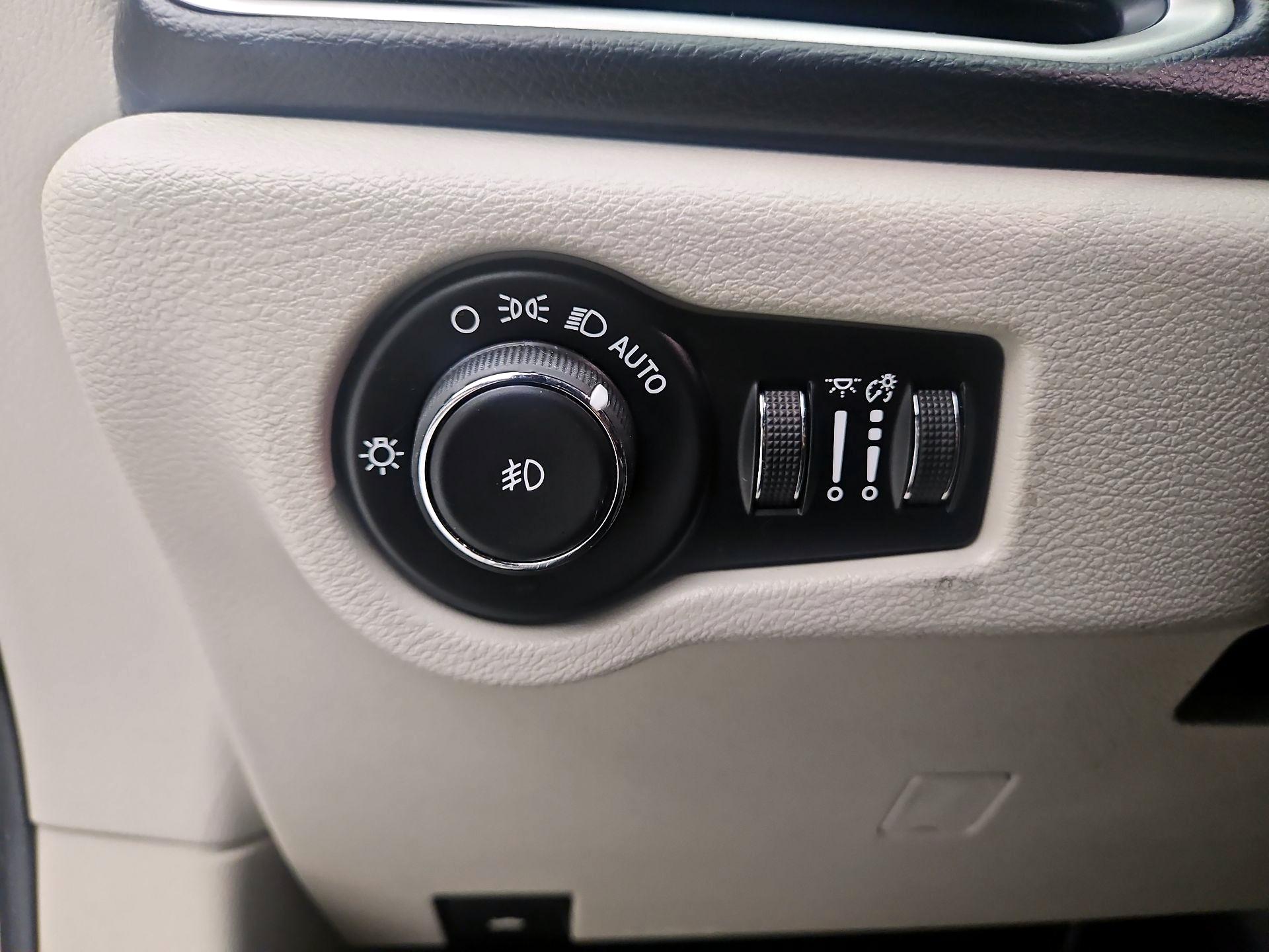 Thumbnail: 2019 Chrysler Pacifica - 13