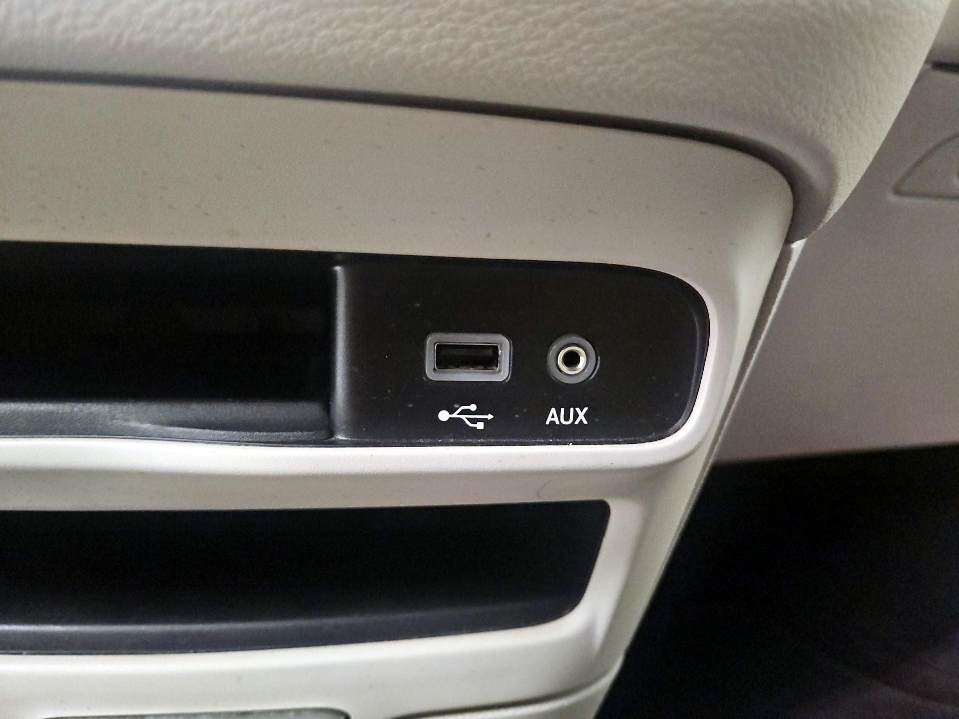 Thumbnail: 2019 Chrysler Pacifica - 19