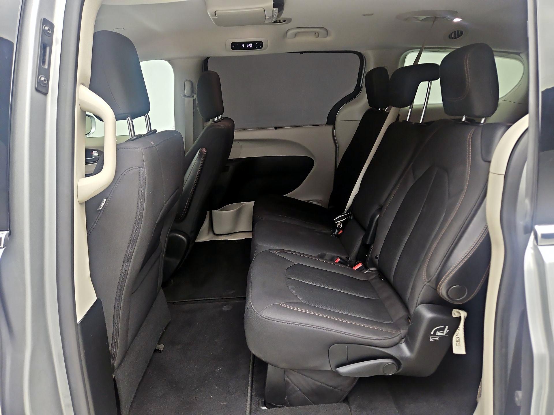 Thumbnail: 2019 Chrysler Pacifica - 20