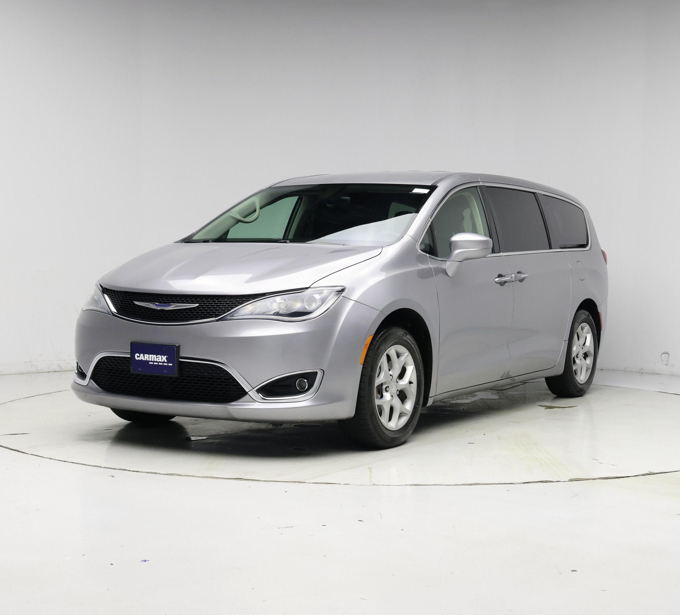Thumbnail: 2019 Chrysler Pacifica - 4