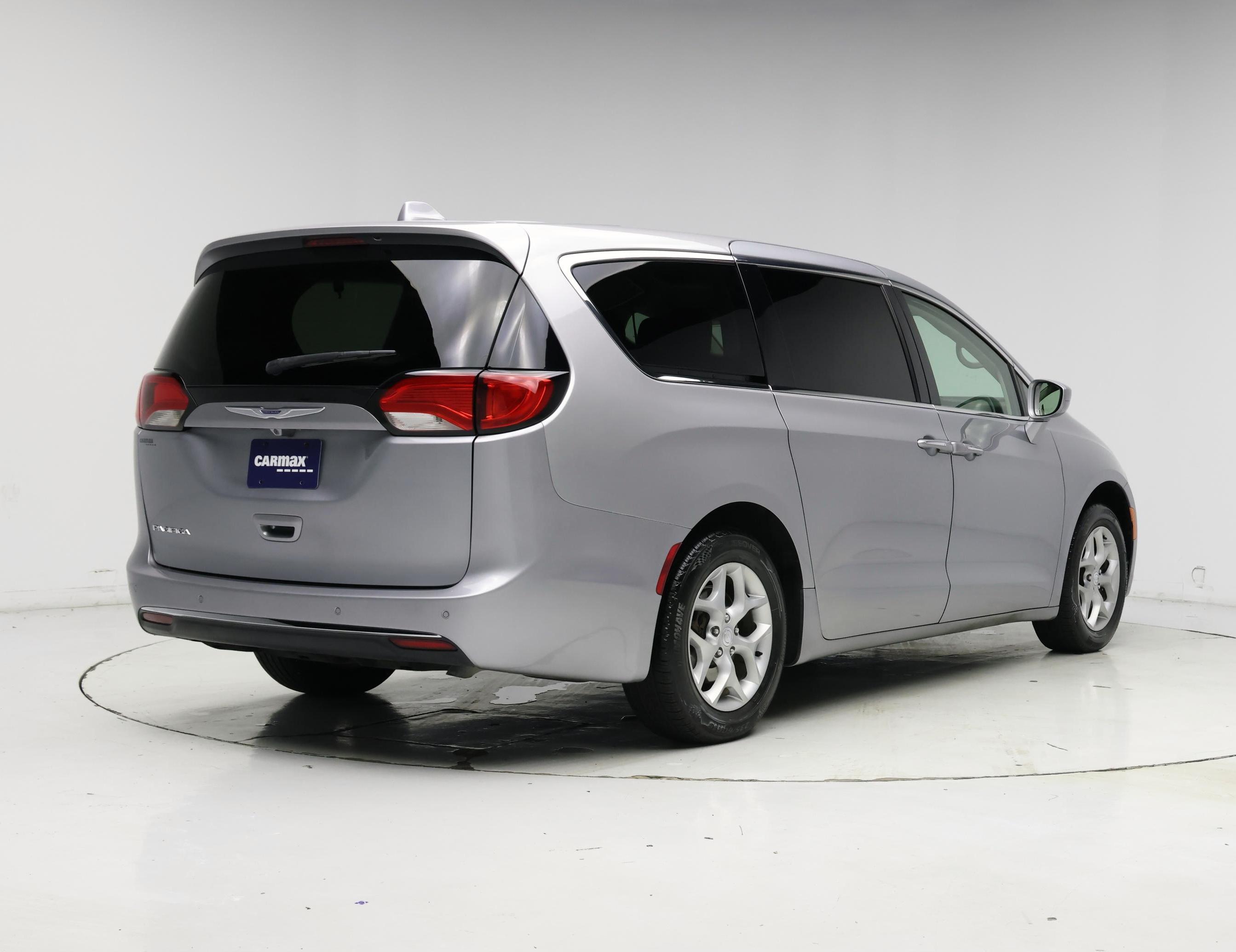 Thumbnail: 2019 Chrysler Pacifica - 8