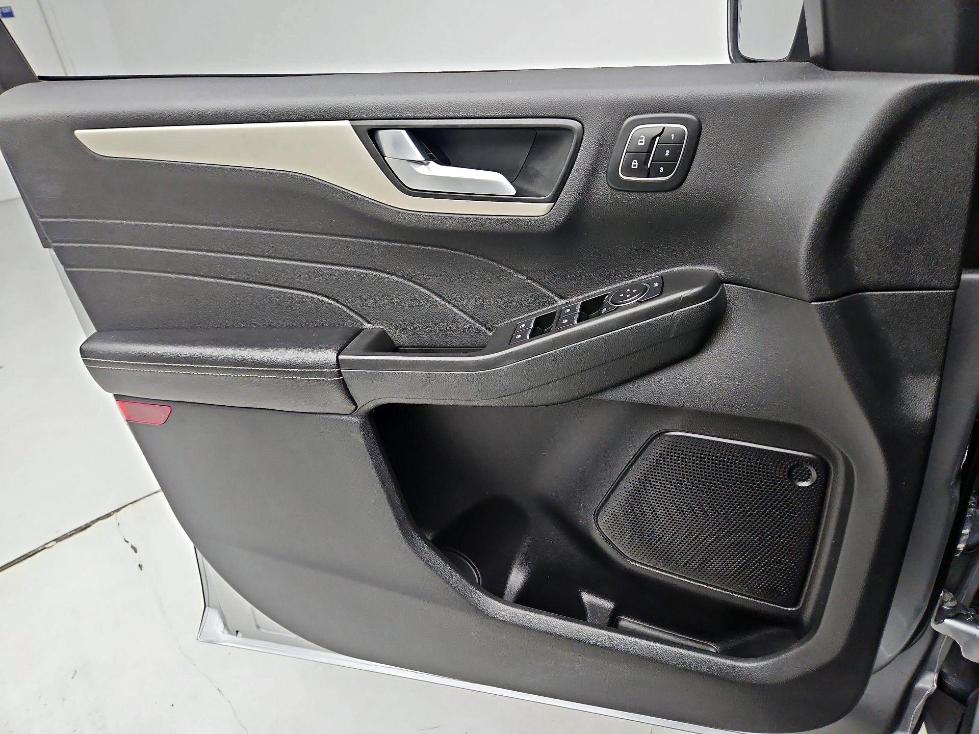 Thumbnail: 2022 Ford Escape - 12